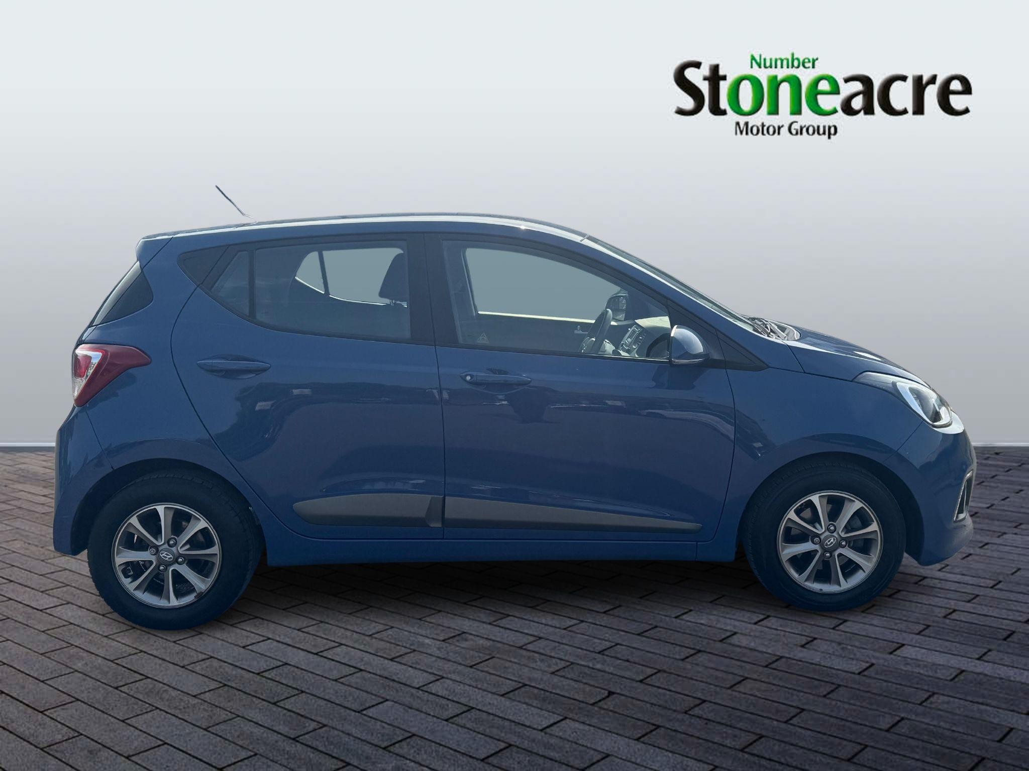 Hyundai i10 Image 2