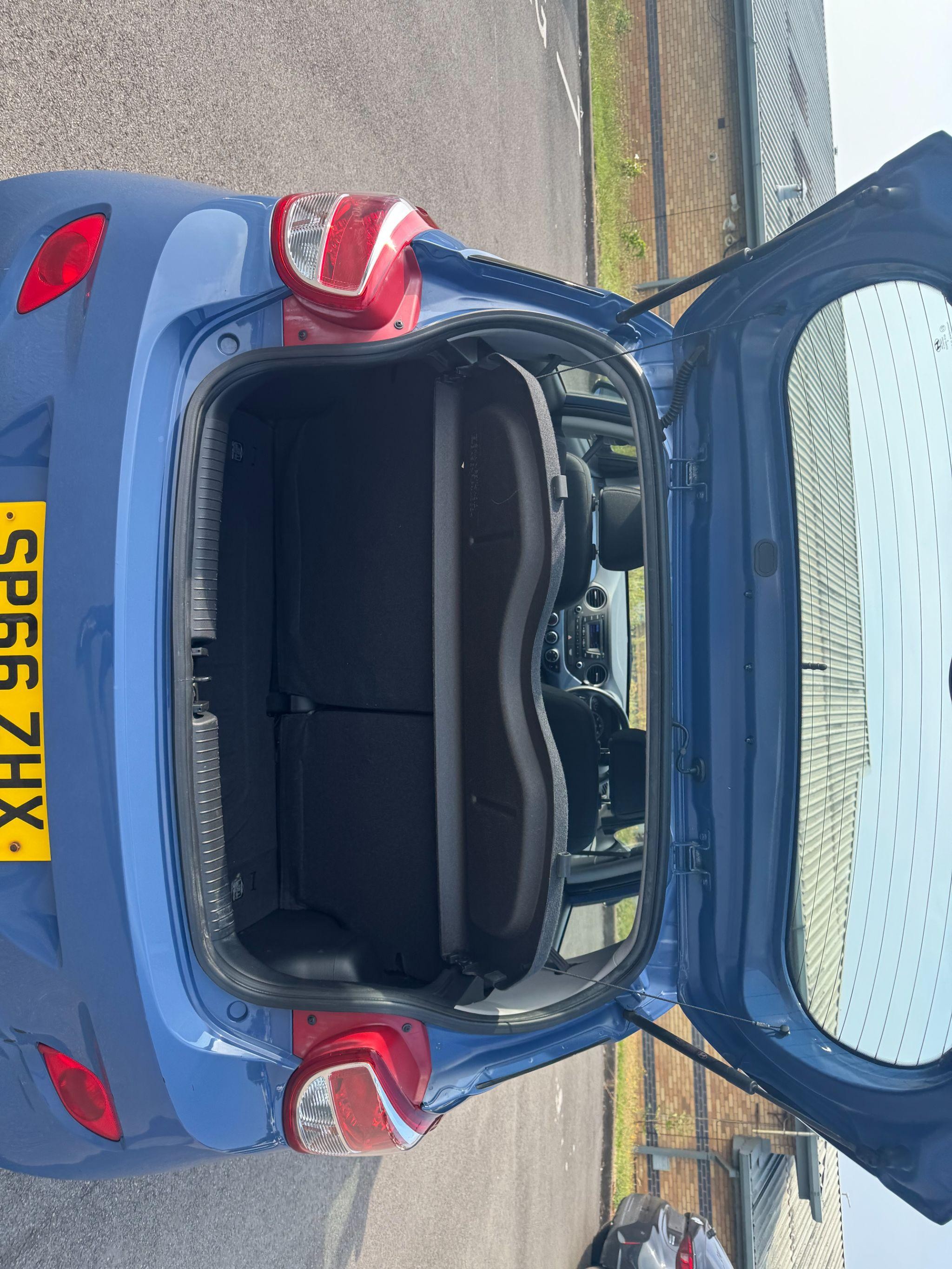Hyundai i10 Image 10