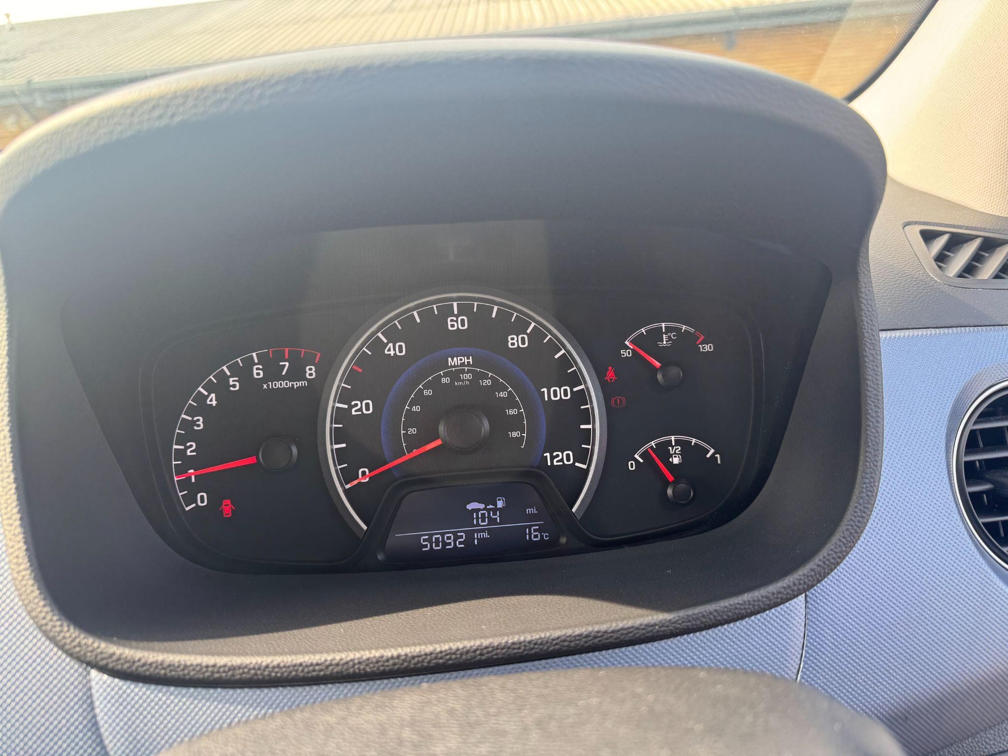 Hyundai i10 Image 12