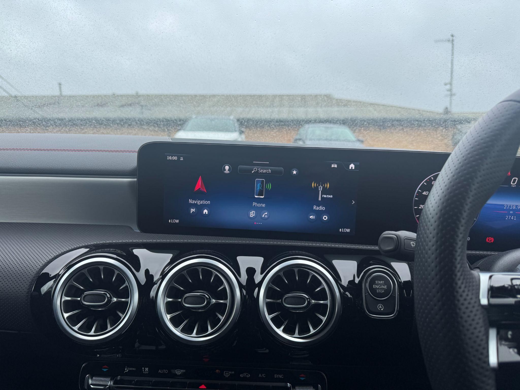 Mercedes-Benz CLA Image 14