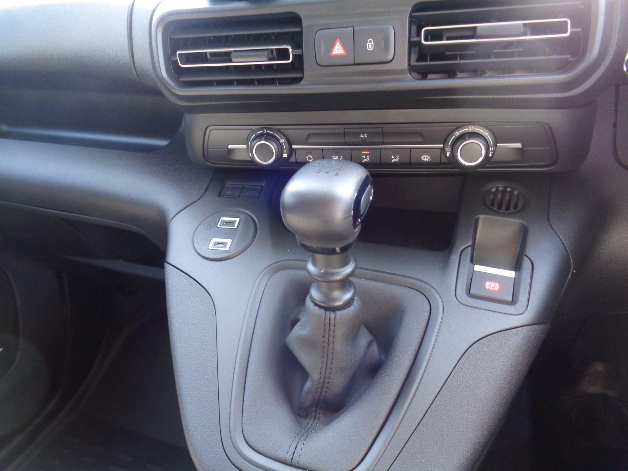 Peugeot Partner Image 24