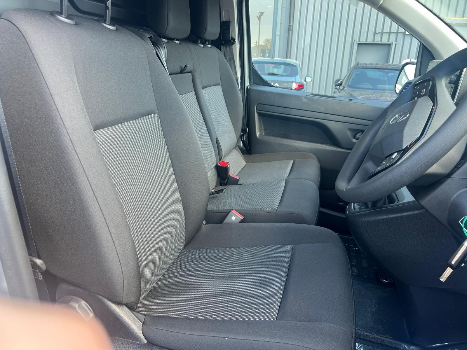 Citroen Dispatch Image 17