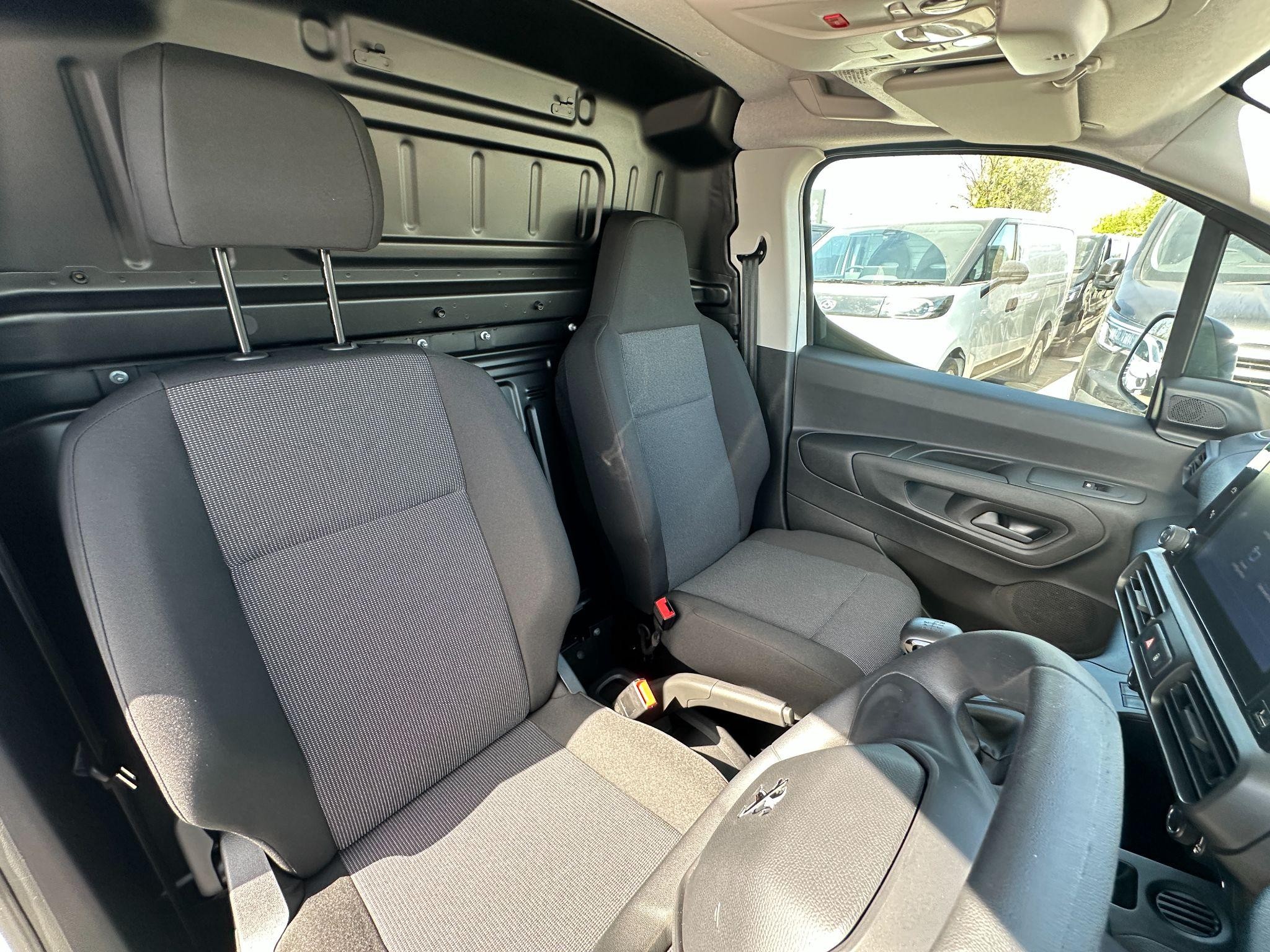 Peugeot Partner Image 21