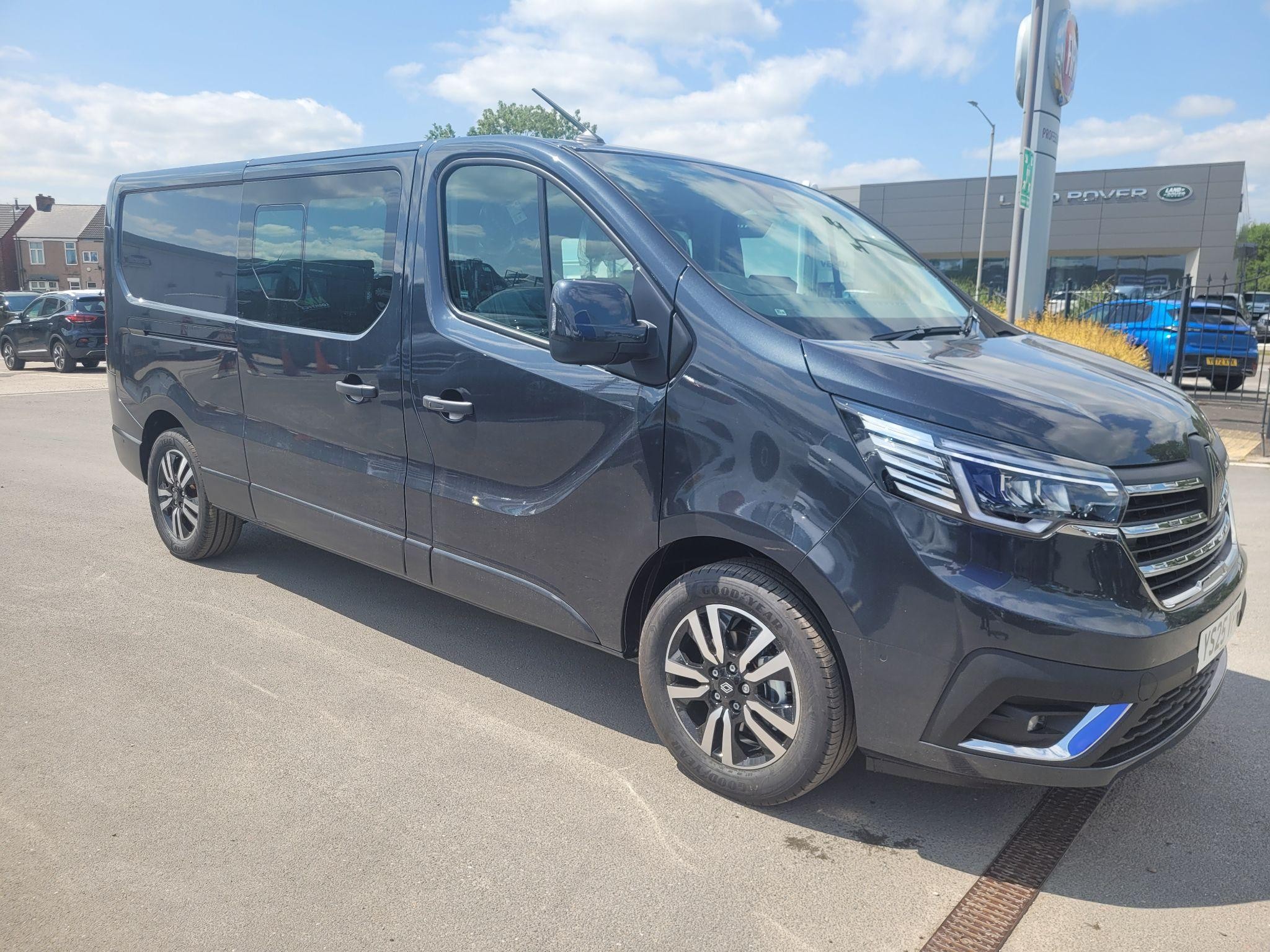 Renault Trafic Image 1