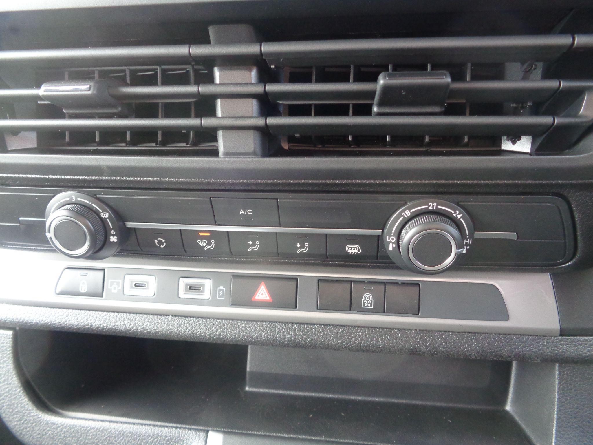 Fiat Scudo Crew Van Image 17