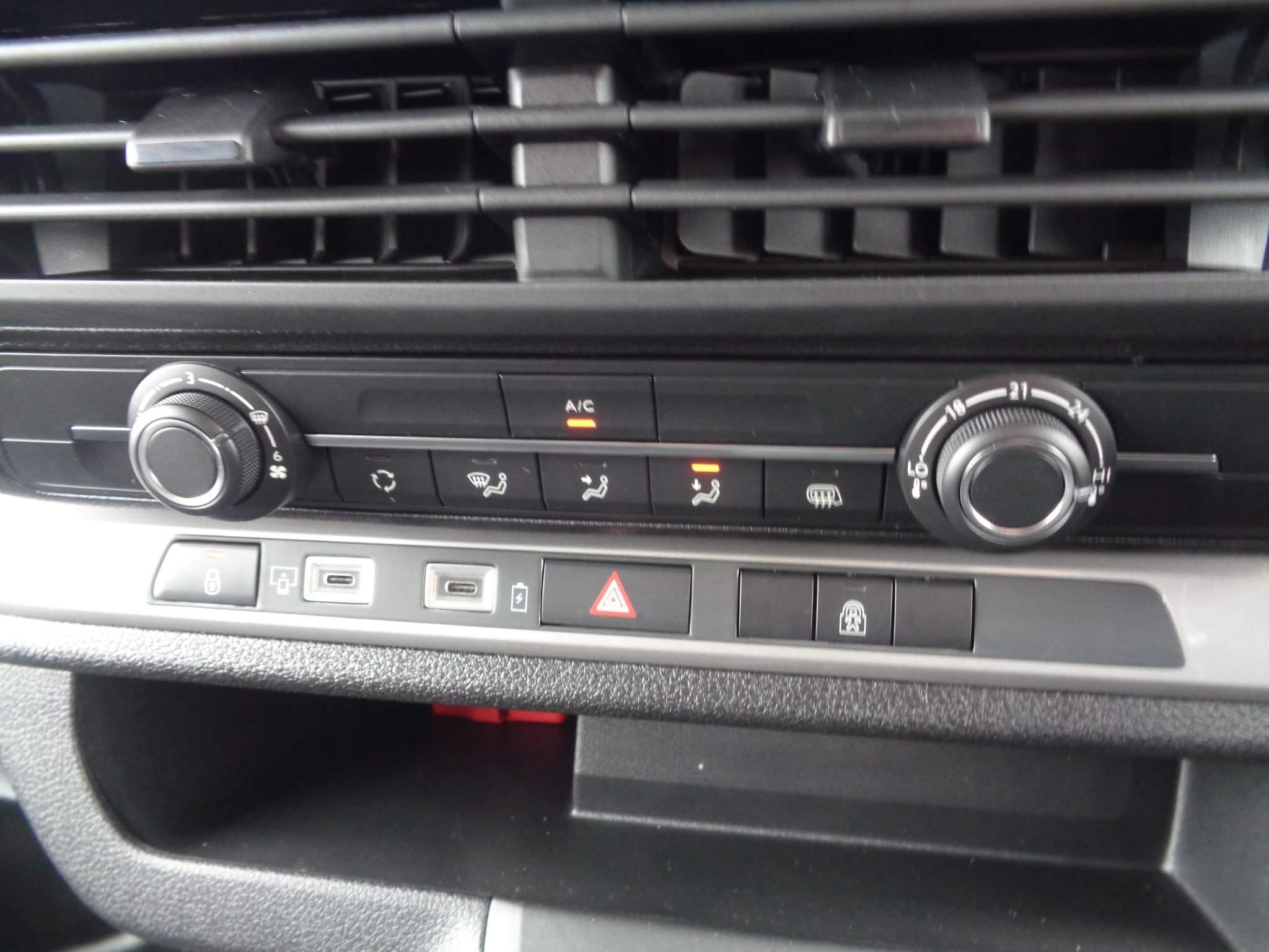 Fiat Scudo Crew Van Image 22