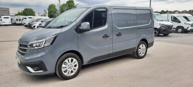 Renault Trafic 2.0 dCi Blue 30 Extra SWB Euro 6 (s/s) 5dr null Image 1