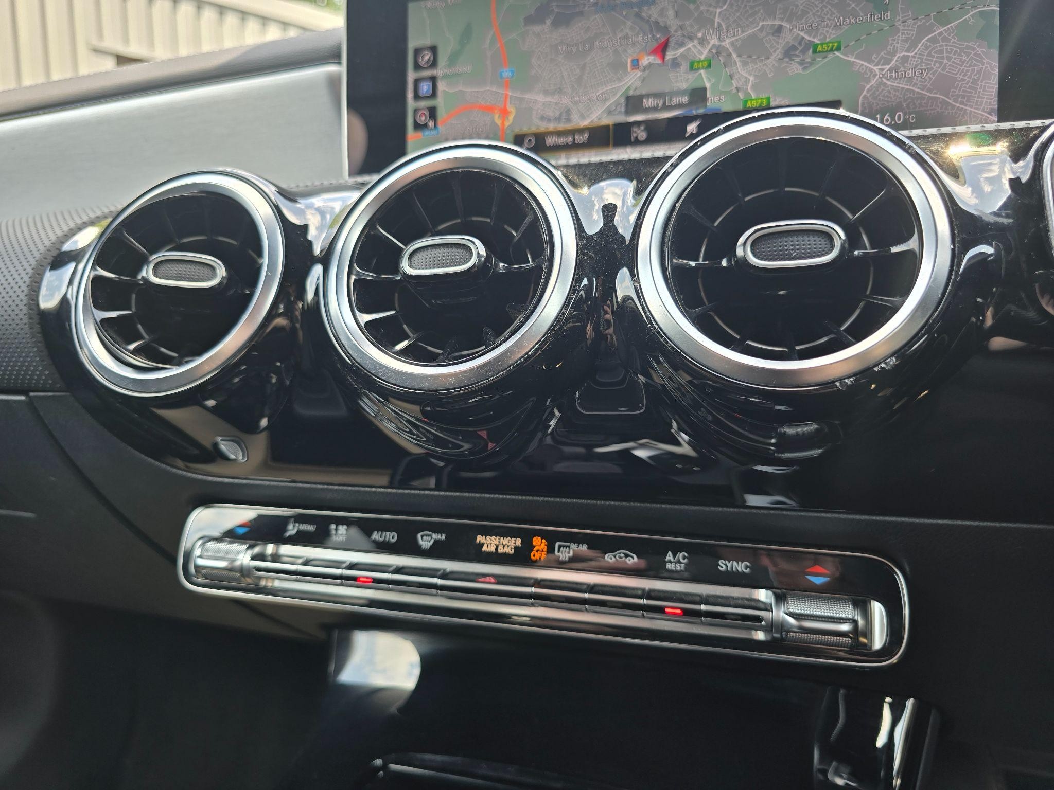 Mercedes-Benz CLA Image 23
