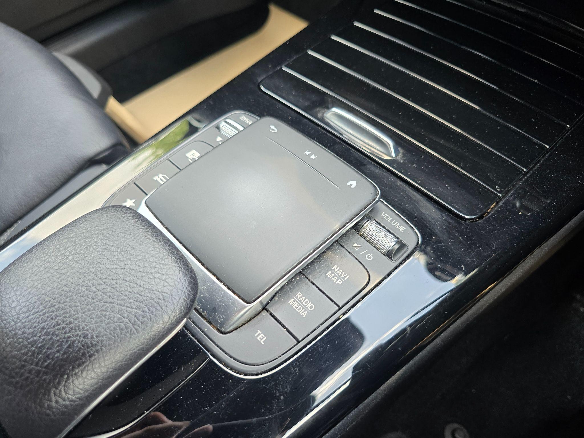 Mercedes-Benz CLA Image 24