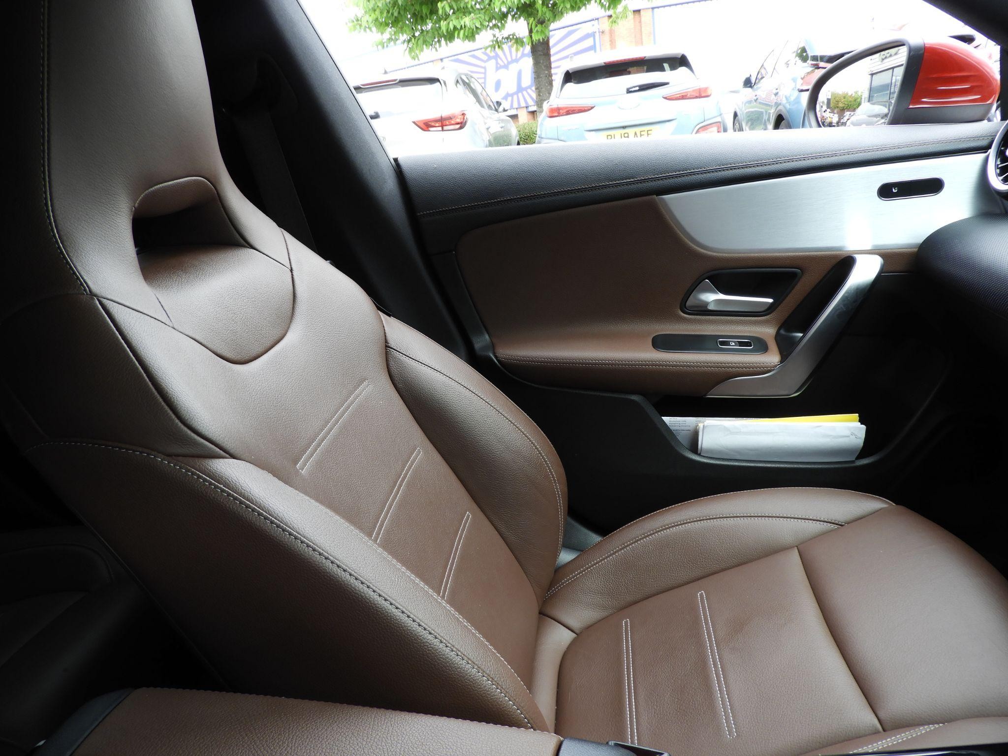 Mercedes-Benz CLA Image 25