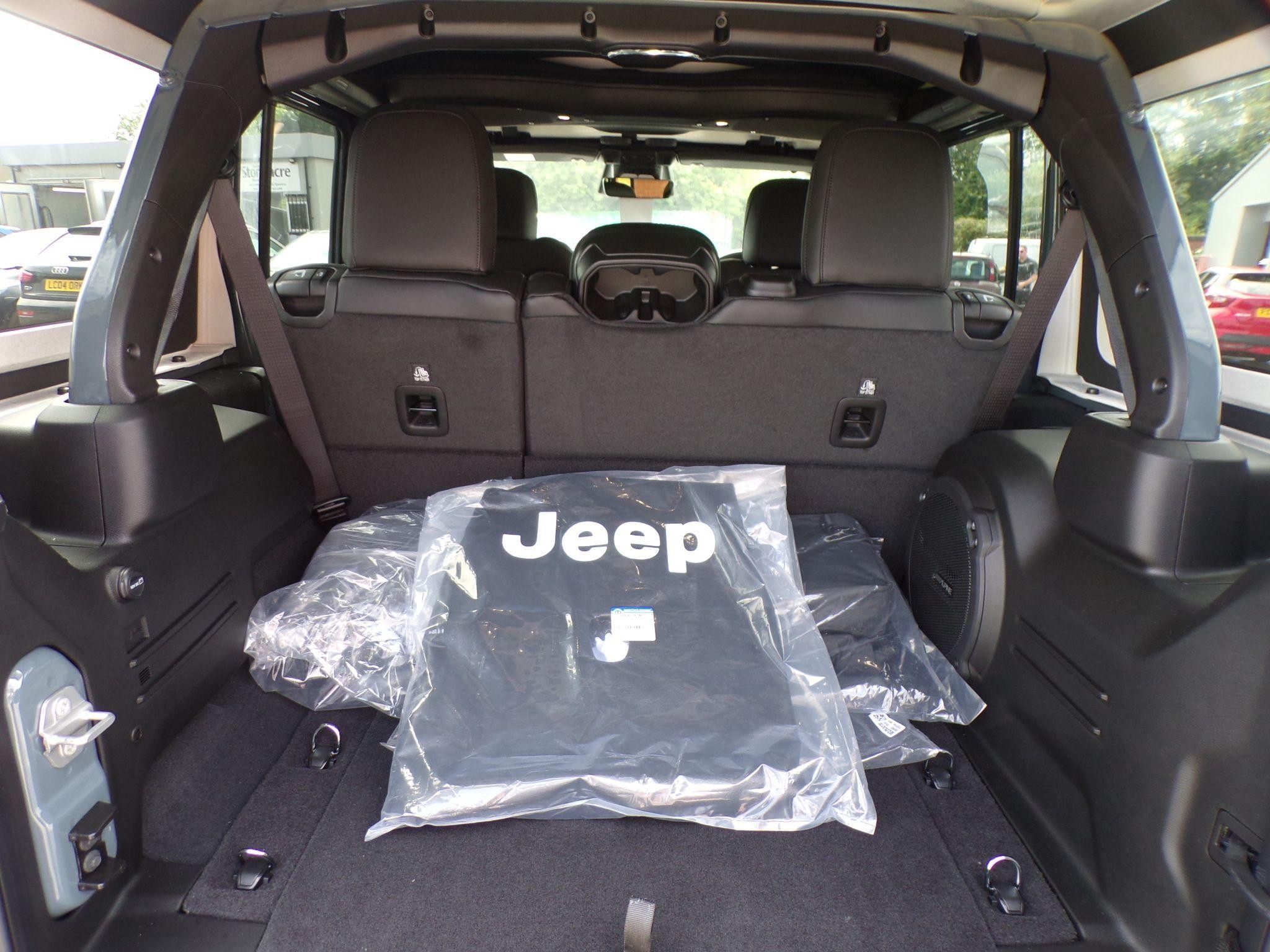 Jeep Wrangler Image 12