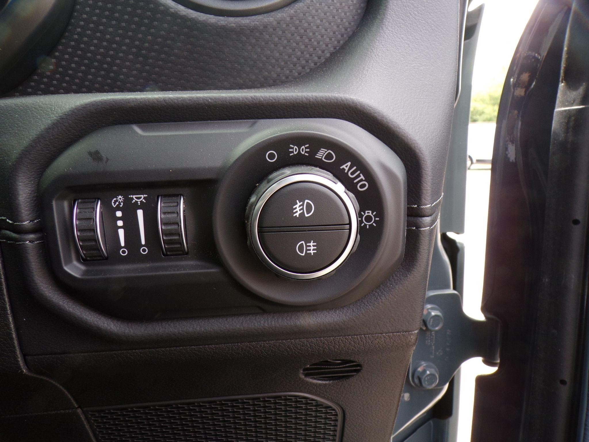Jeep Wrangler Image 16