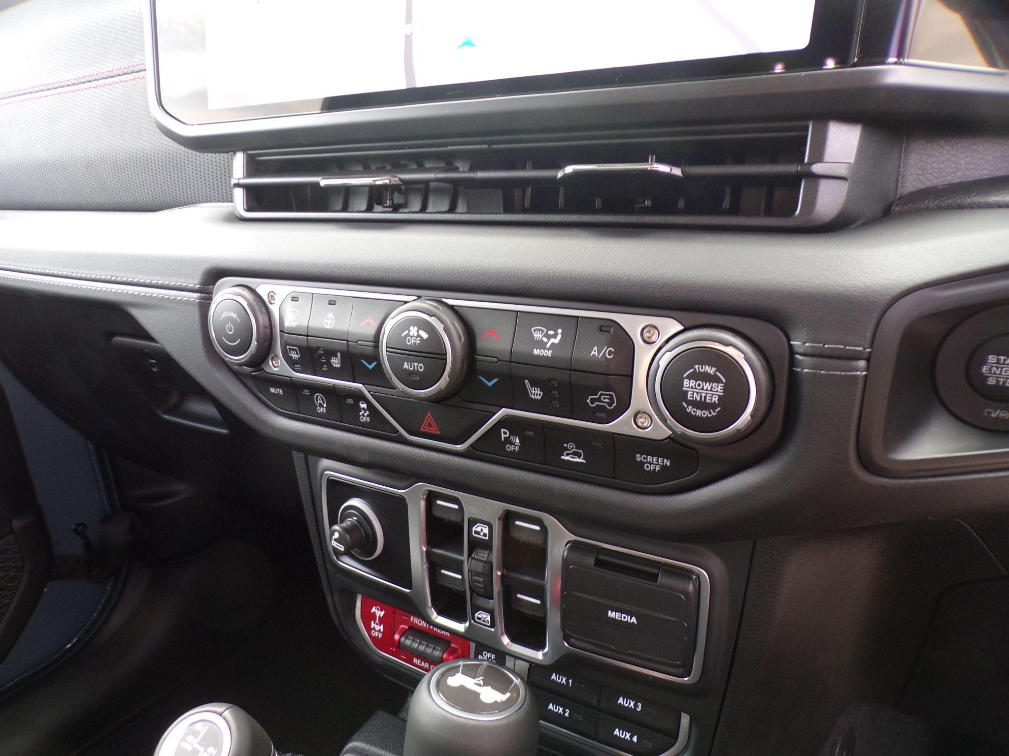 Jeep Wrangler Image 24
