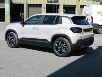 Jeep Avenger 54kWh e-Summit Auto 5dr null Image 3