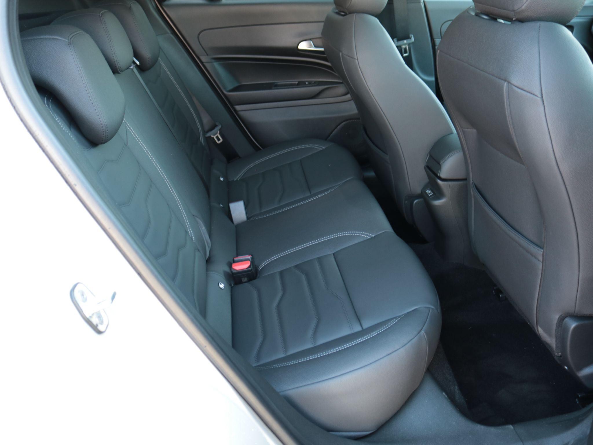 Jeep Avenger Image 21
