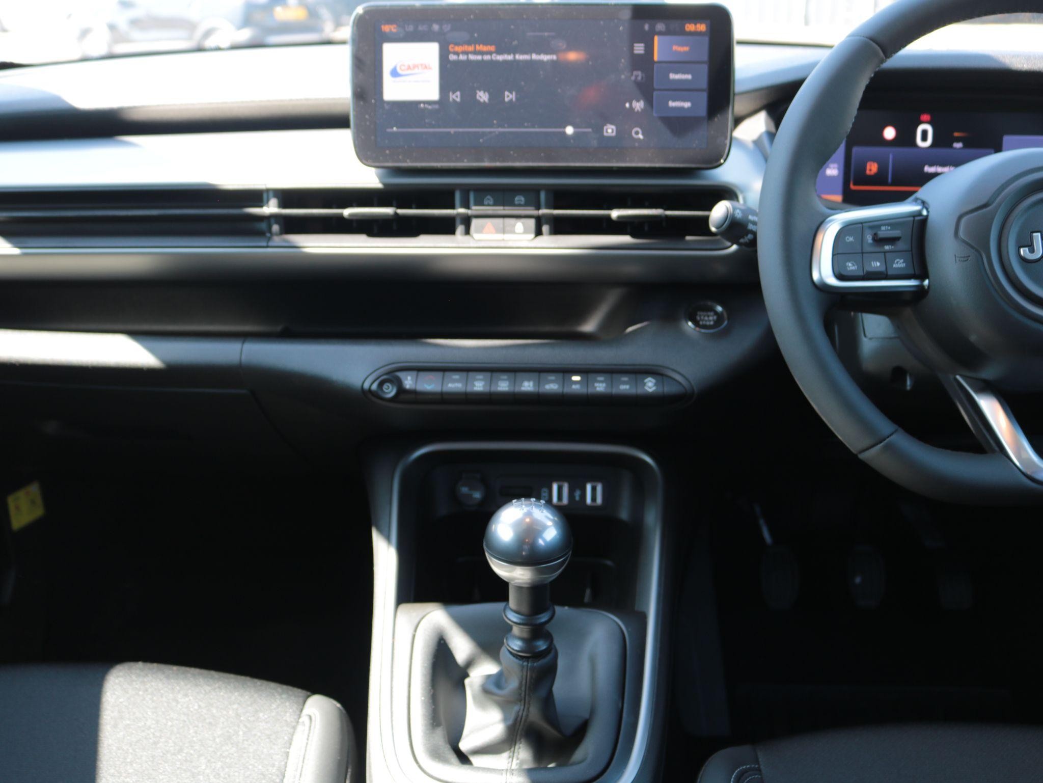 Jeep Avenger Image 18