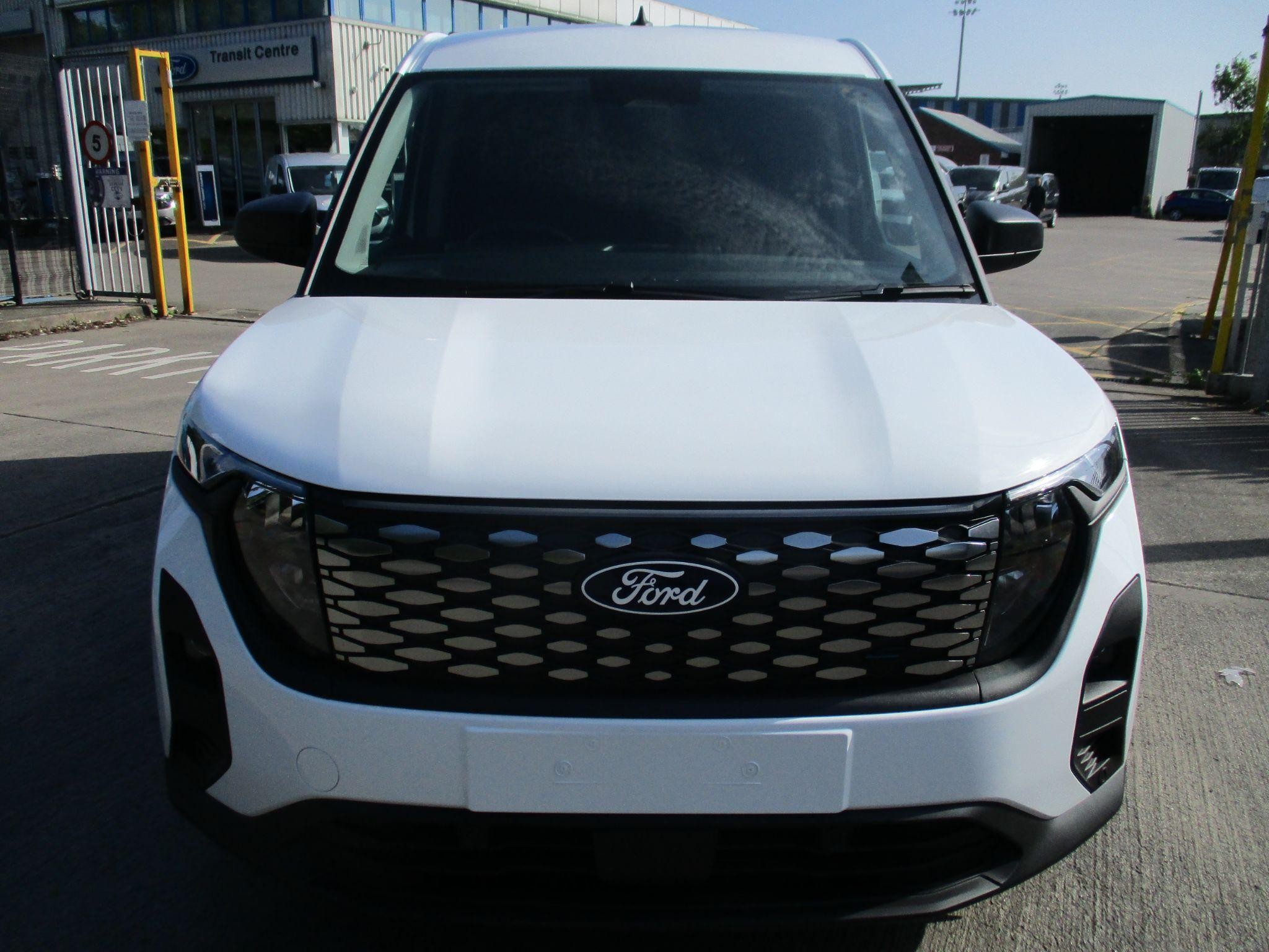 Ford E-Transit Courier Image 8