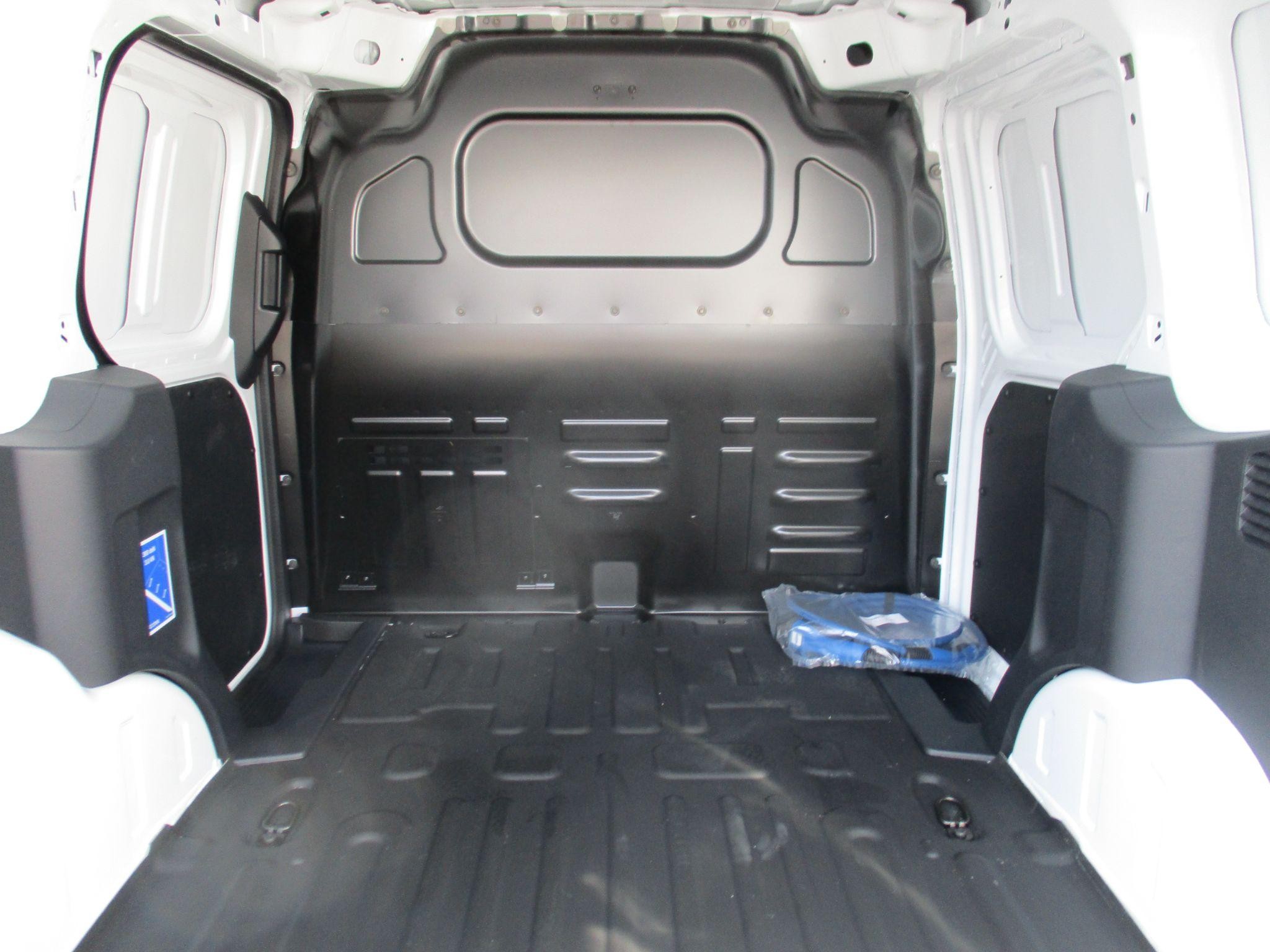 Ford E-Transit Courier Image 15