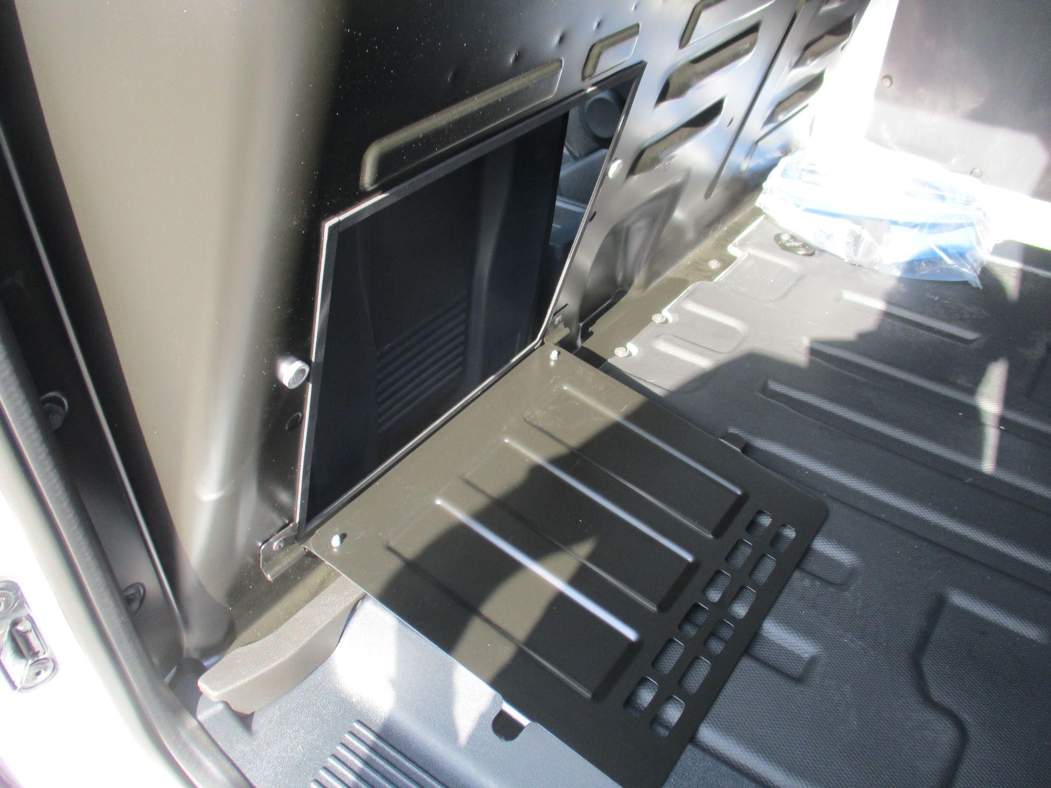 Ford E-Transit Courier Image 17