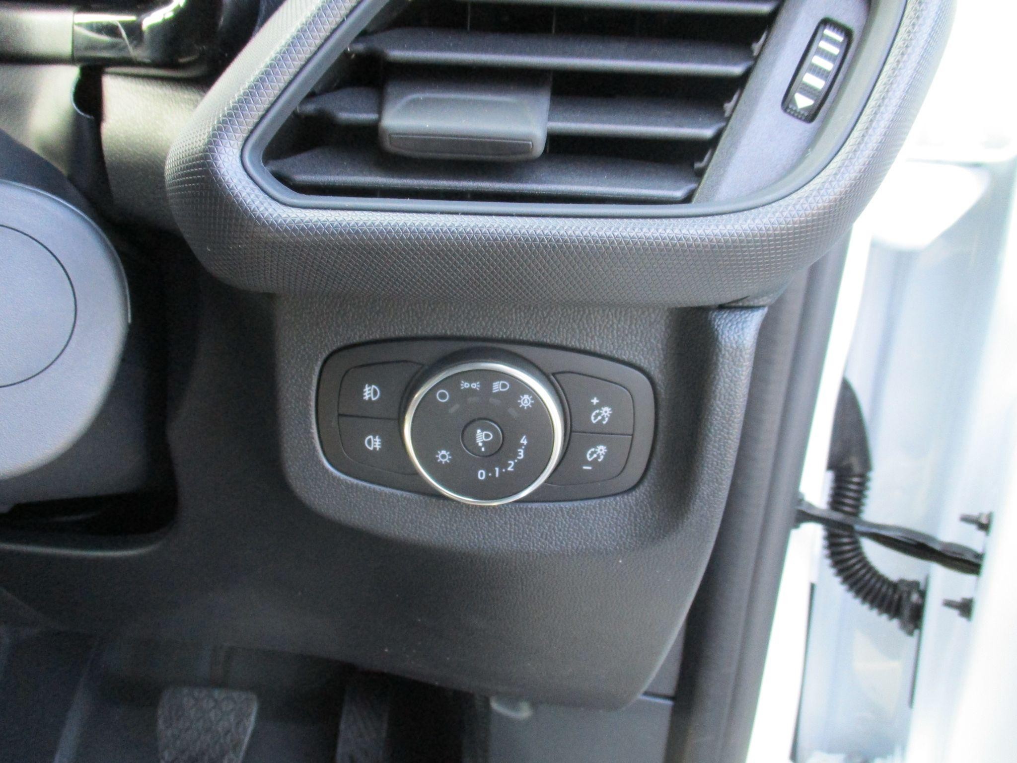 Ford E-Transit Courier Image 20