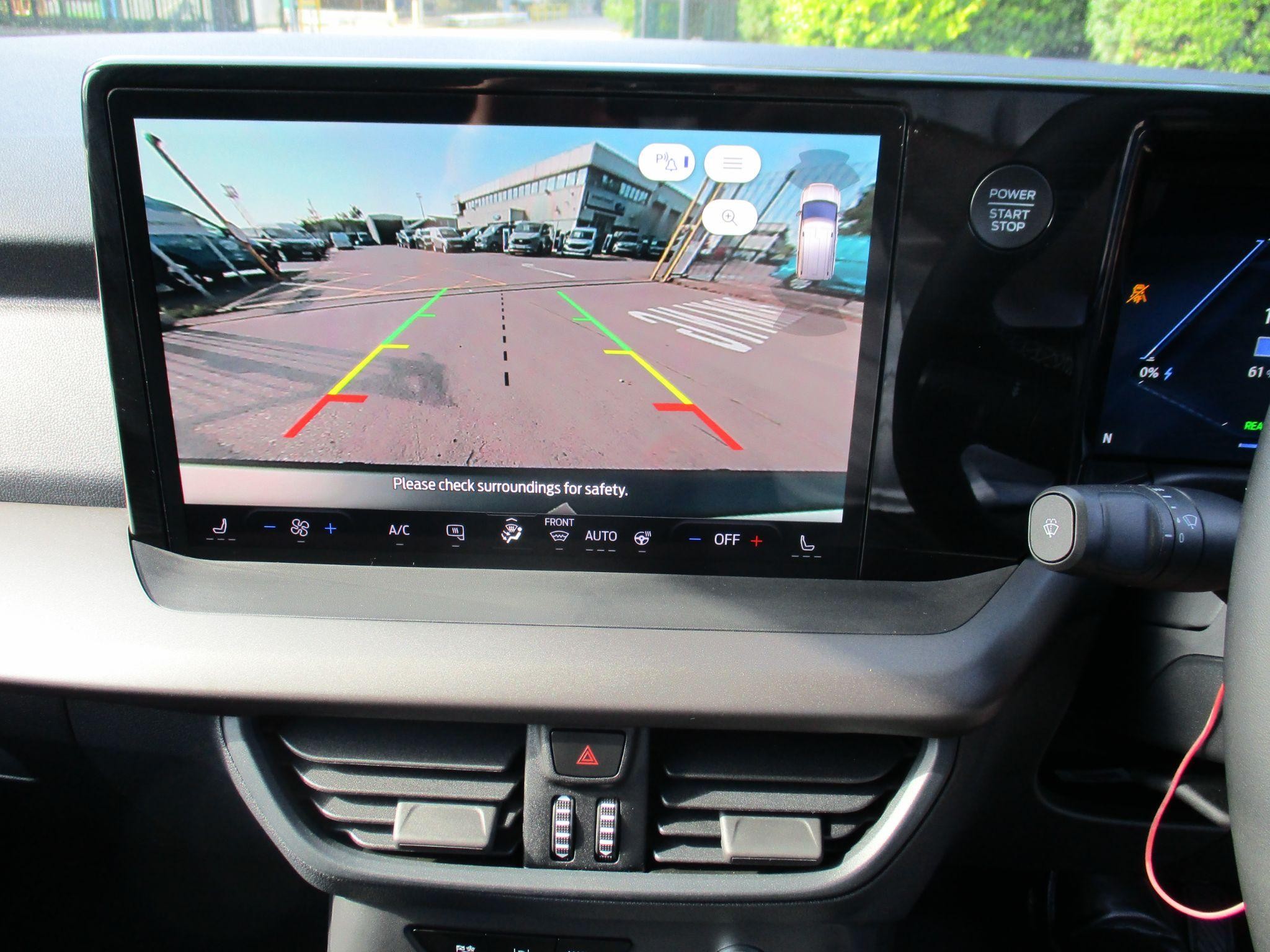 Ford E-Transit Courier Image 25