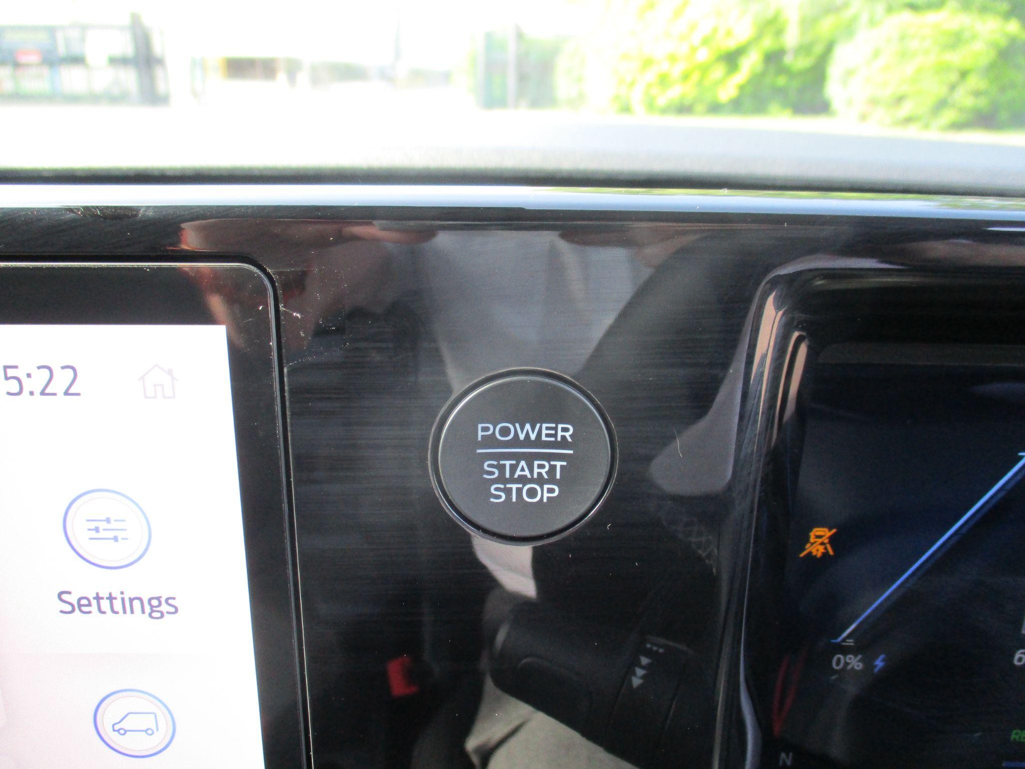 Ford E-Transit Courier Image 24