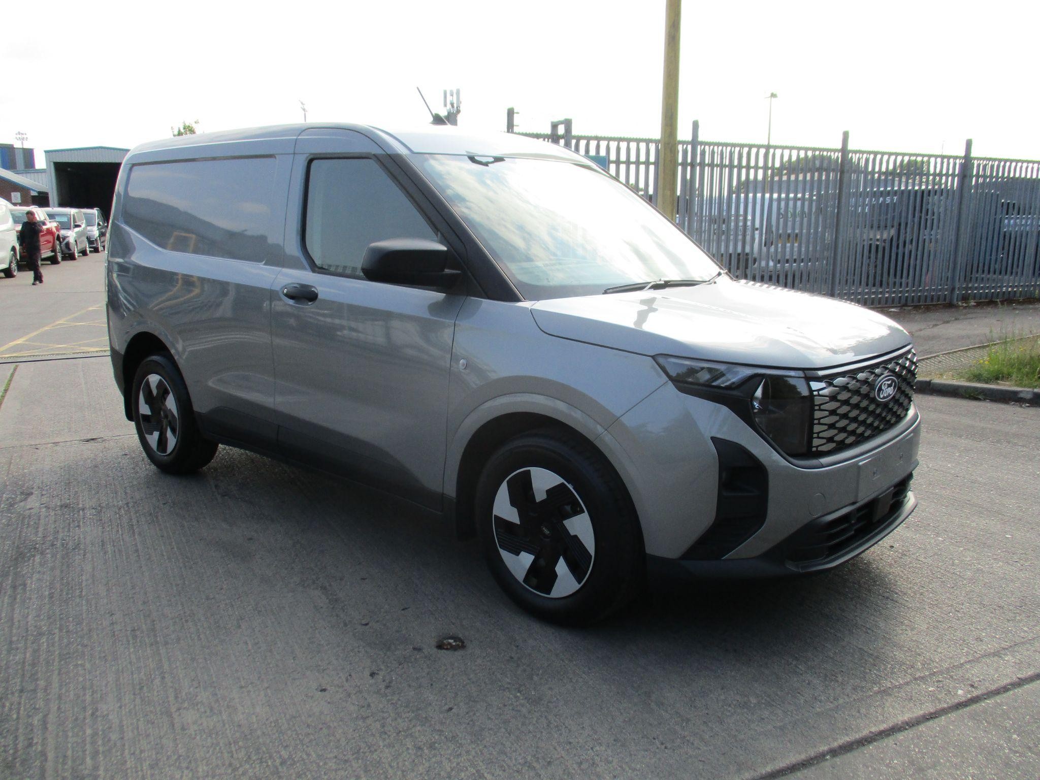 Ford E-Transit Courier Image 1