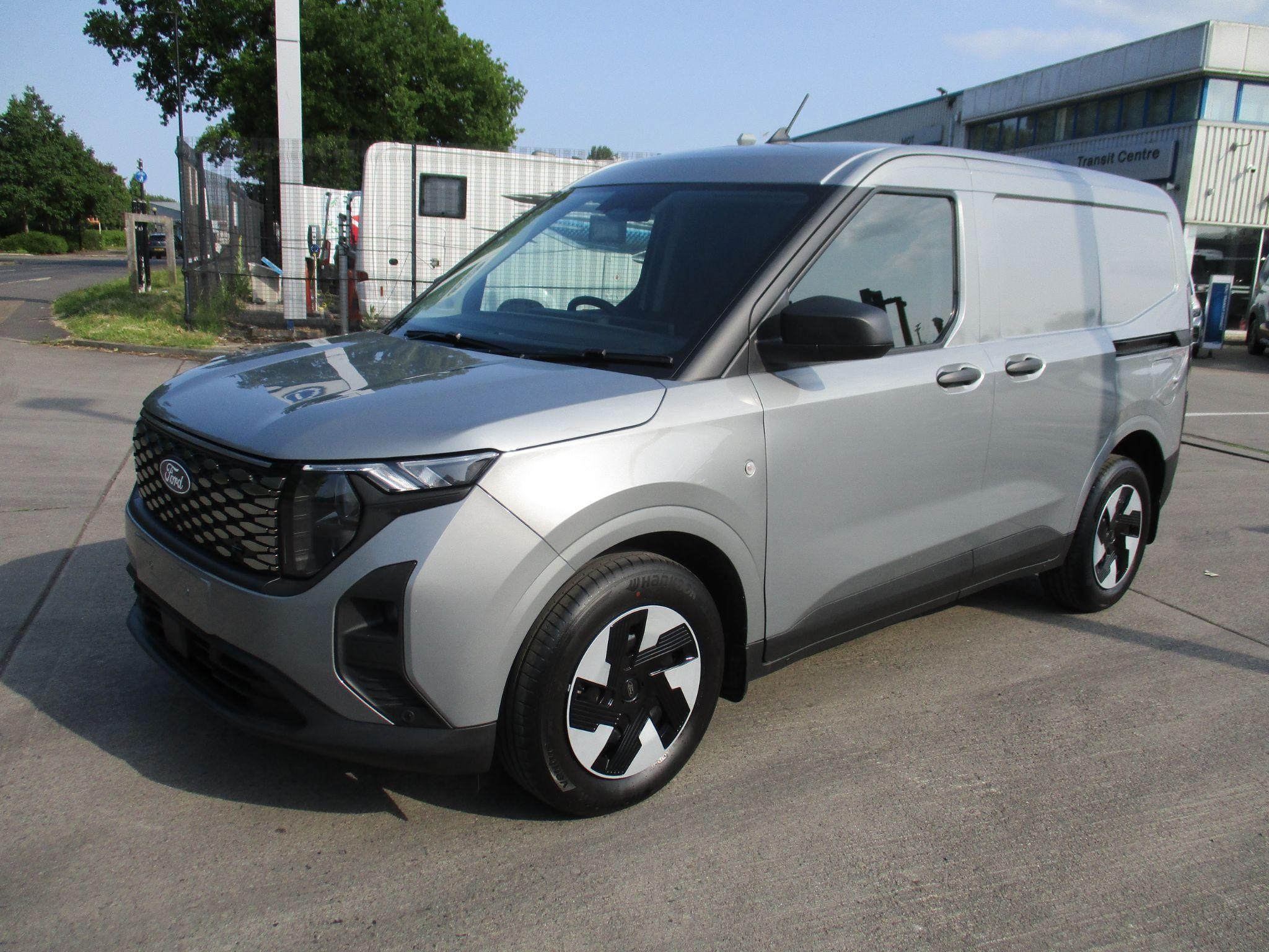 Ford E-Transit Courier Image 7