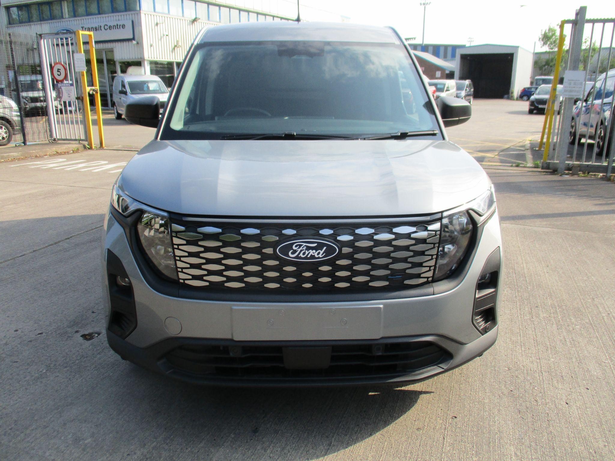 Ford E-Transit Courier Image 8