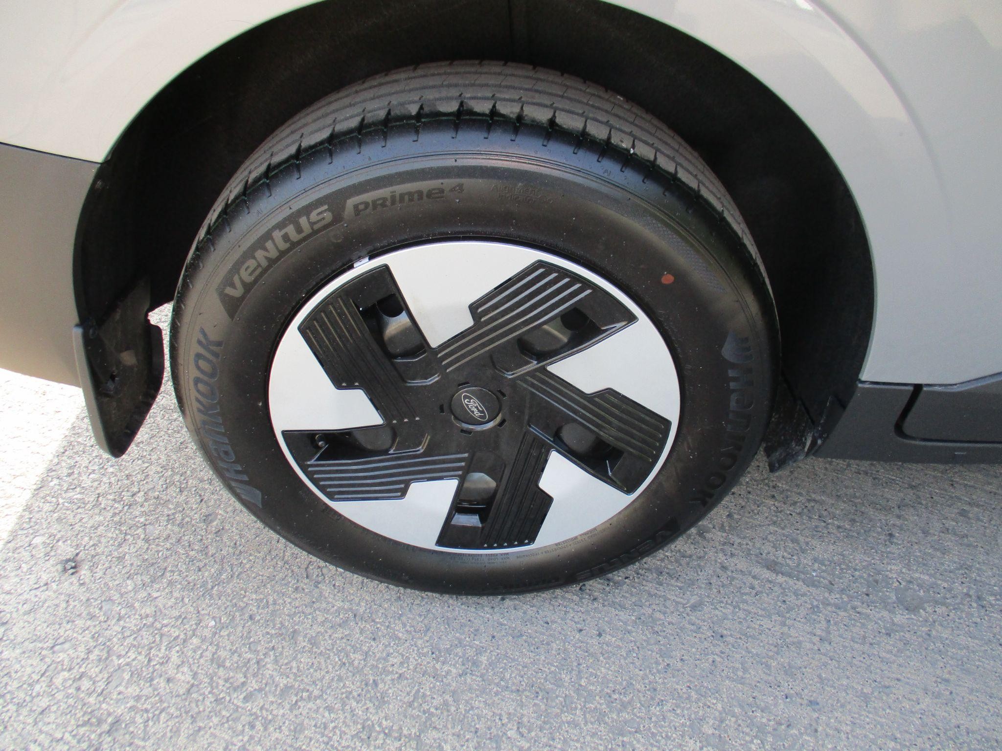 Ford E-Transit Courier Image 11