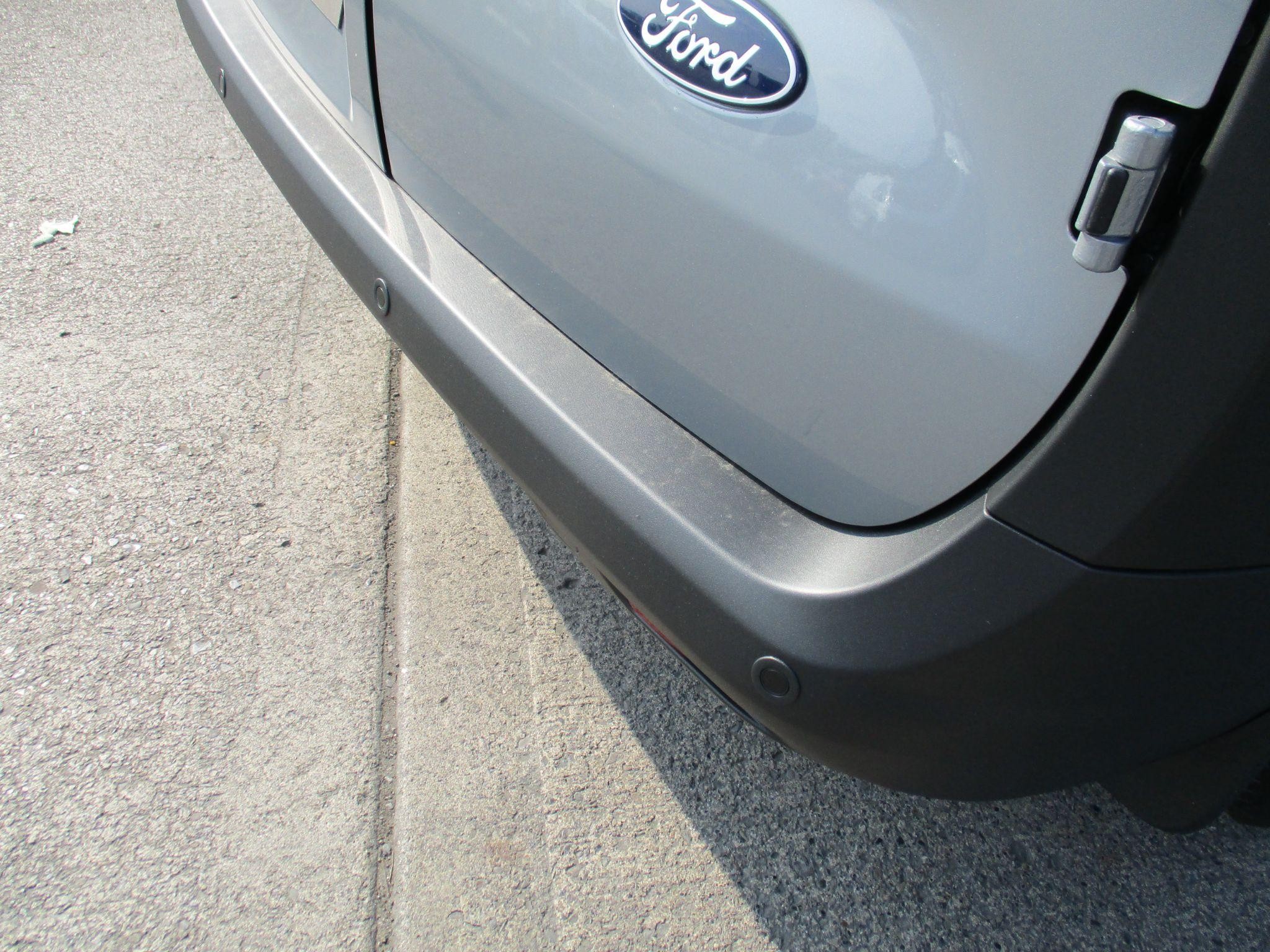 Ford E-Transit Courier Image 12