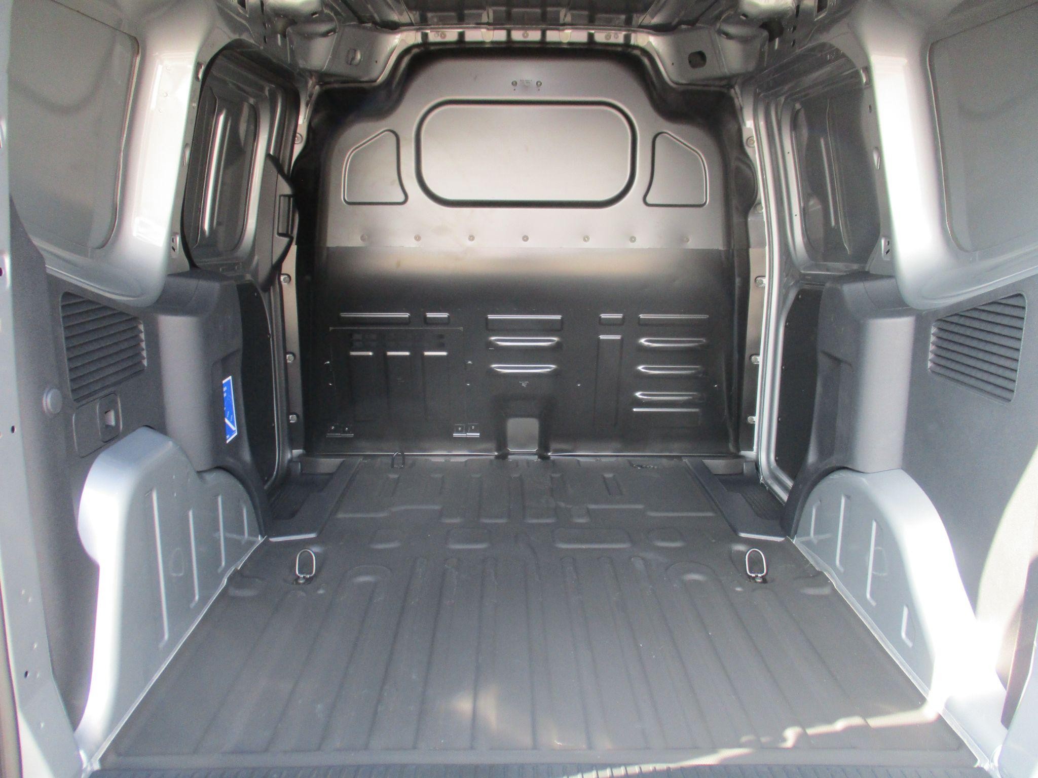 Ford E-Transit Courier Image 15