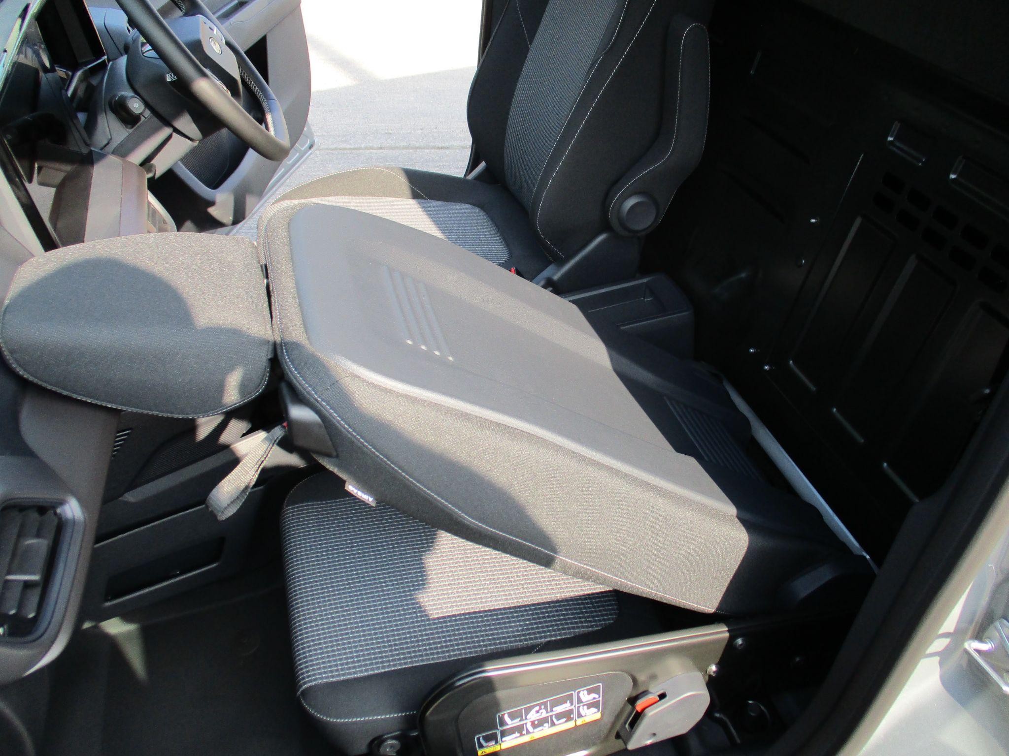 Ford E-Transit Courier Image 19