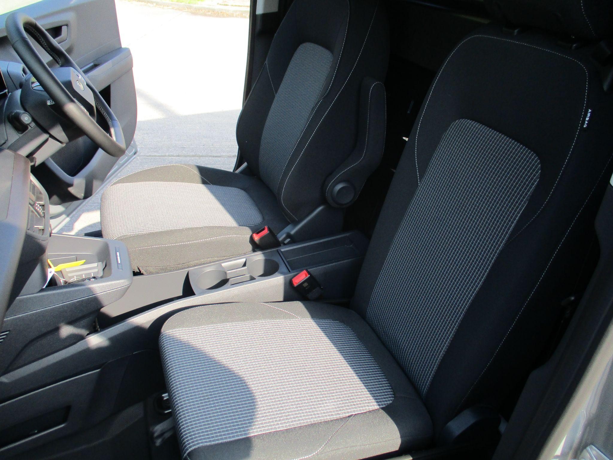 Ford E-Transit Courier Image 21