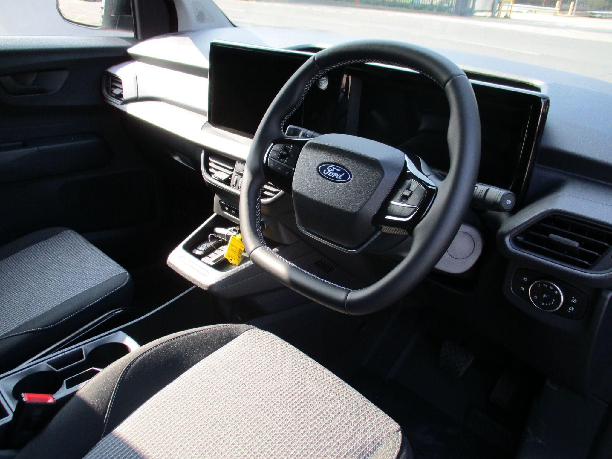 Ford E-Transit Courier Image 22