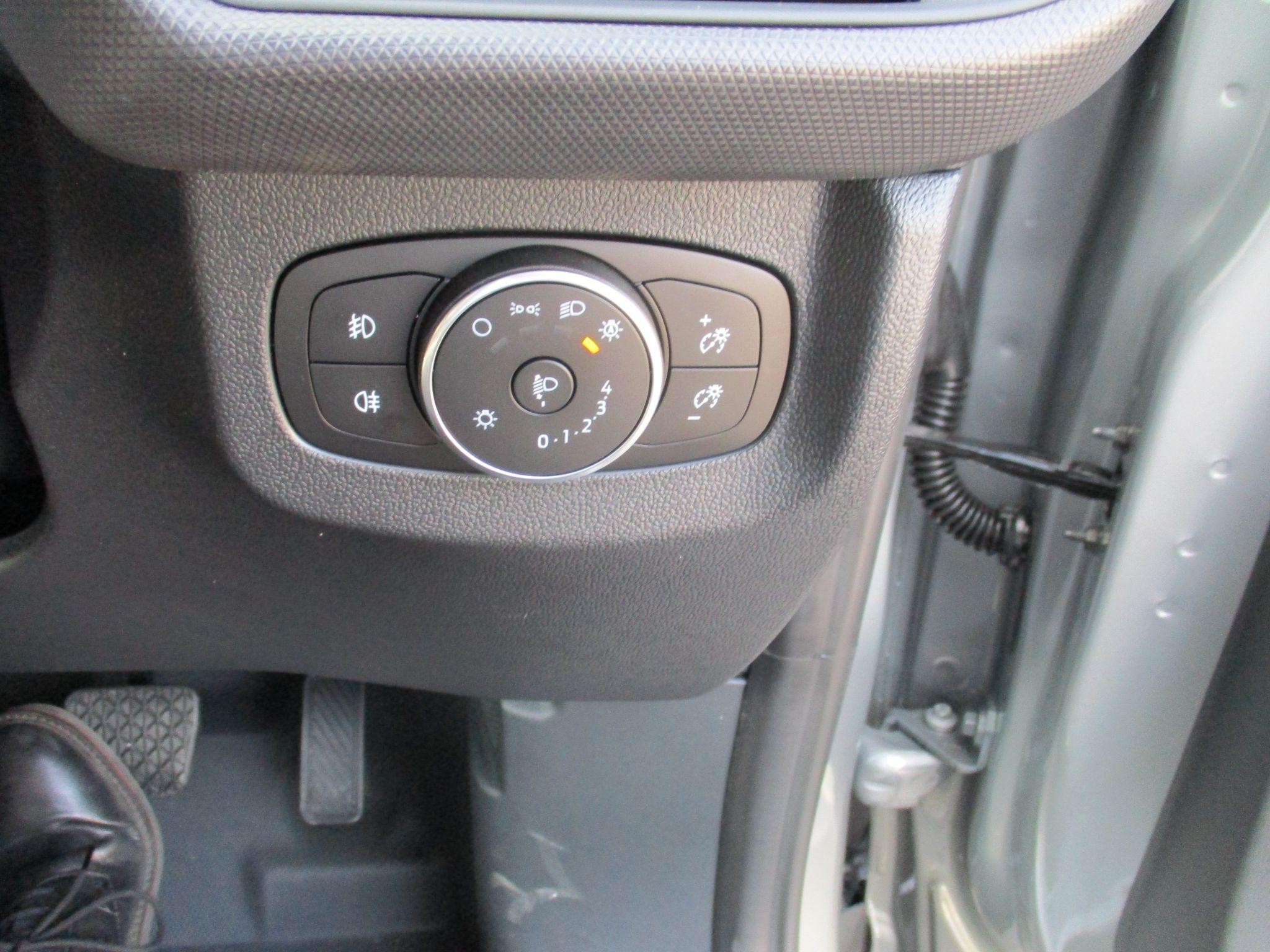 Ford E-Transit Courier Image 24