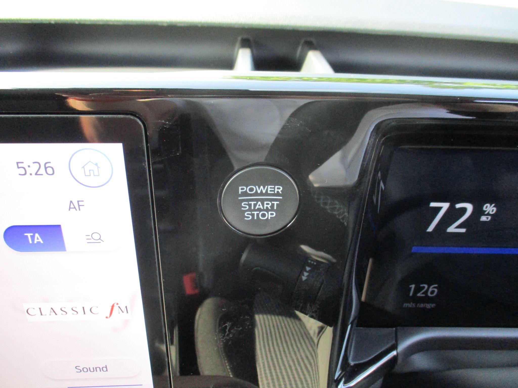Ford E-Transit Courier Image 28