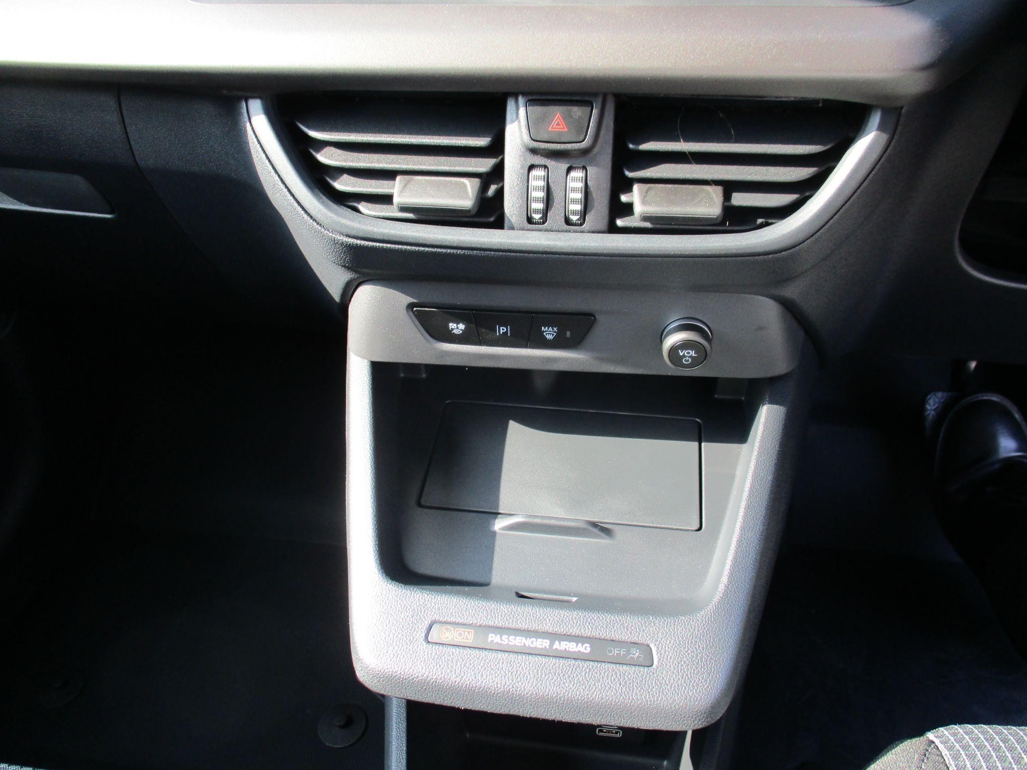 Ford E-Transit Courier Image 33