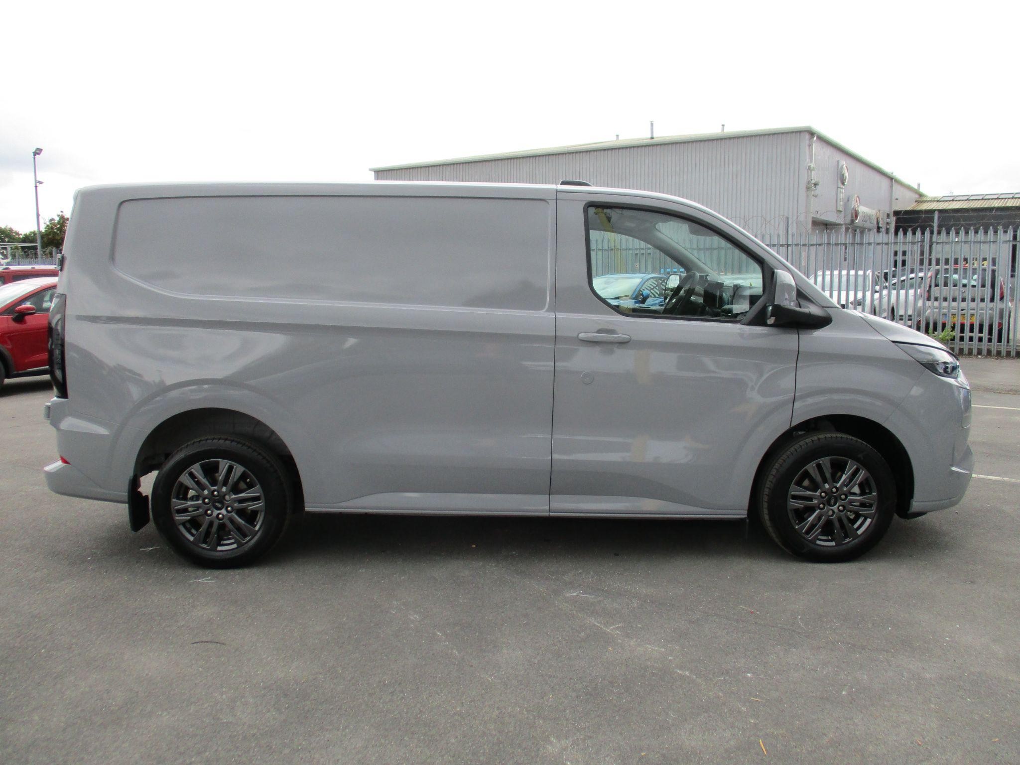 Ford Transit Custom Image 2