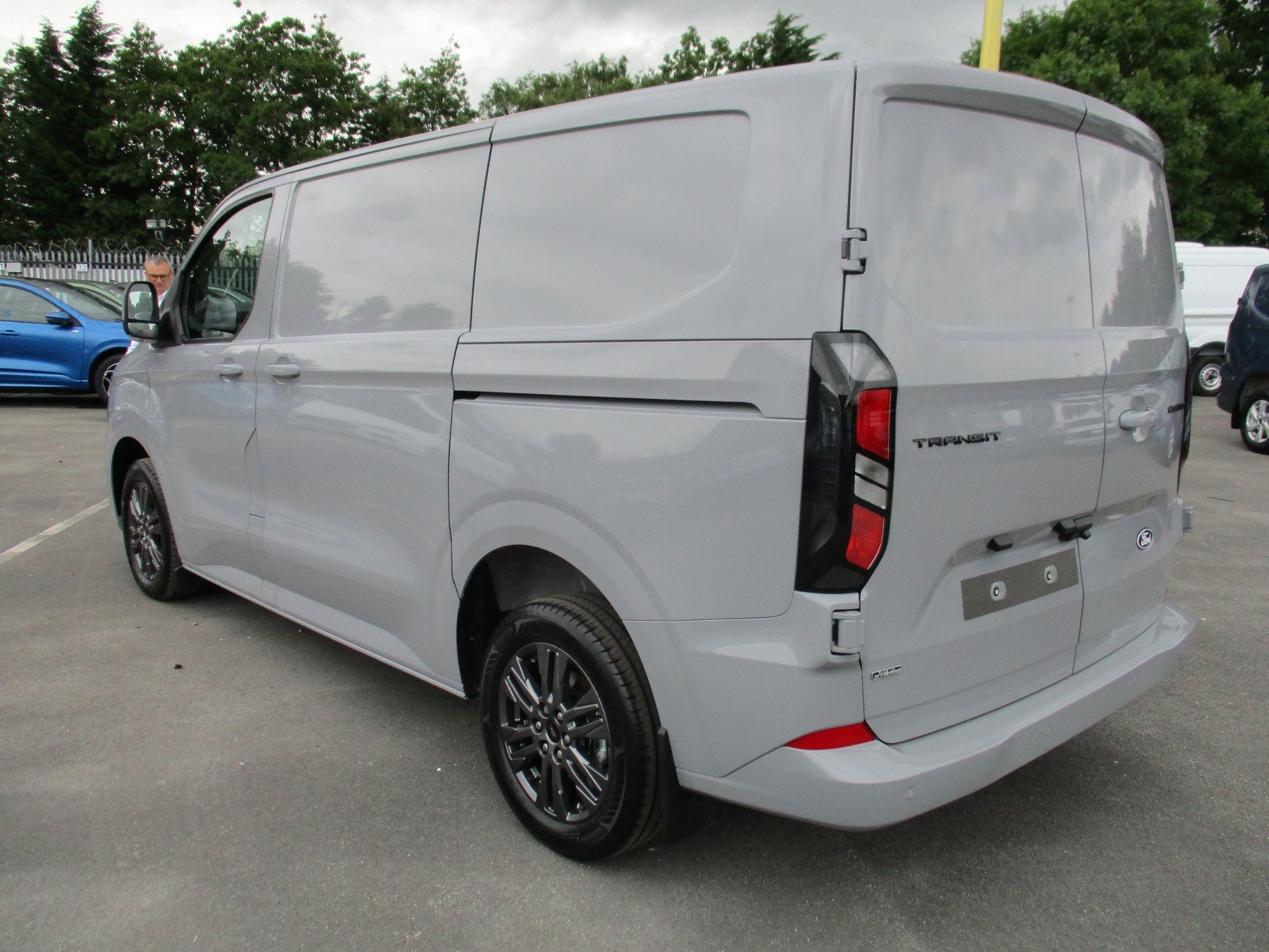Ford Transit Custom Image 5