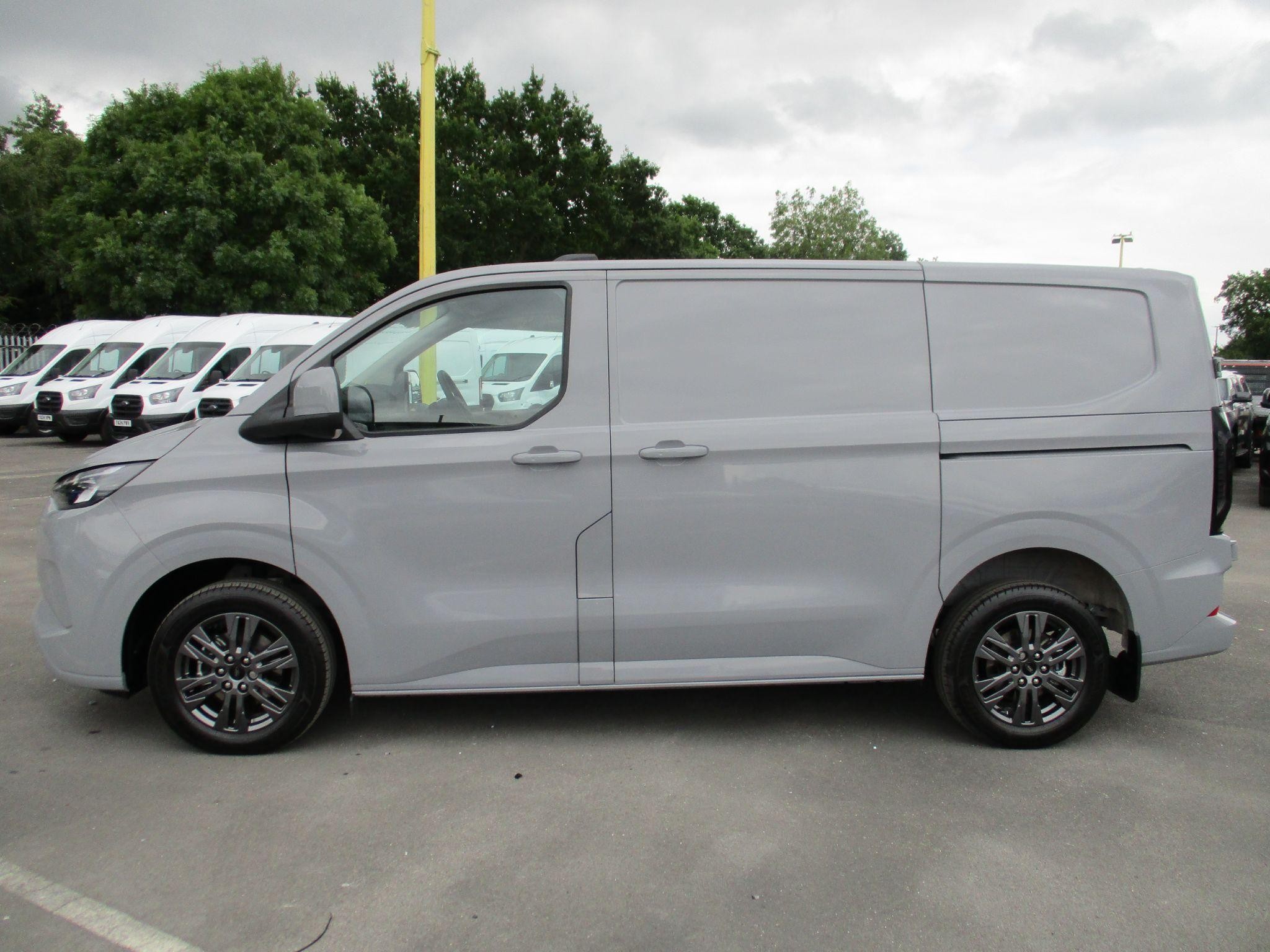 Ford Transit Custom Image 6