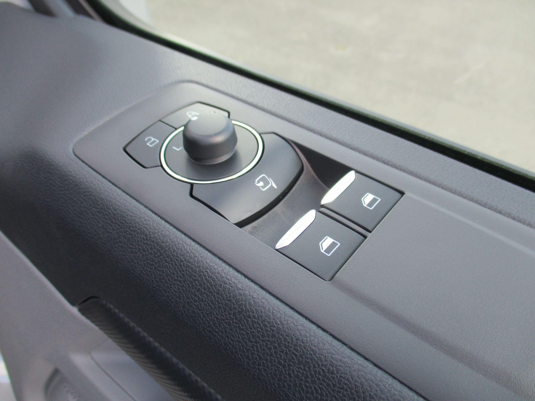 Ford Transit Custom Image 13
