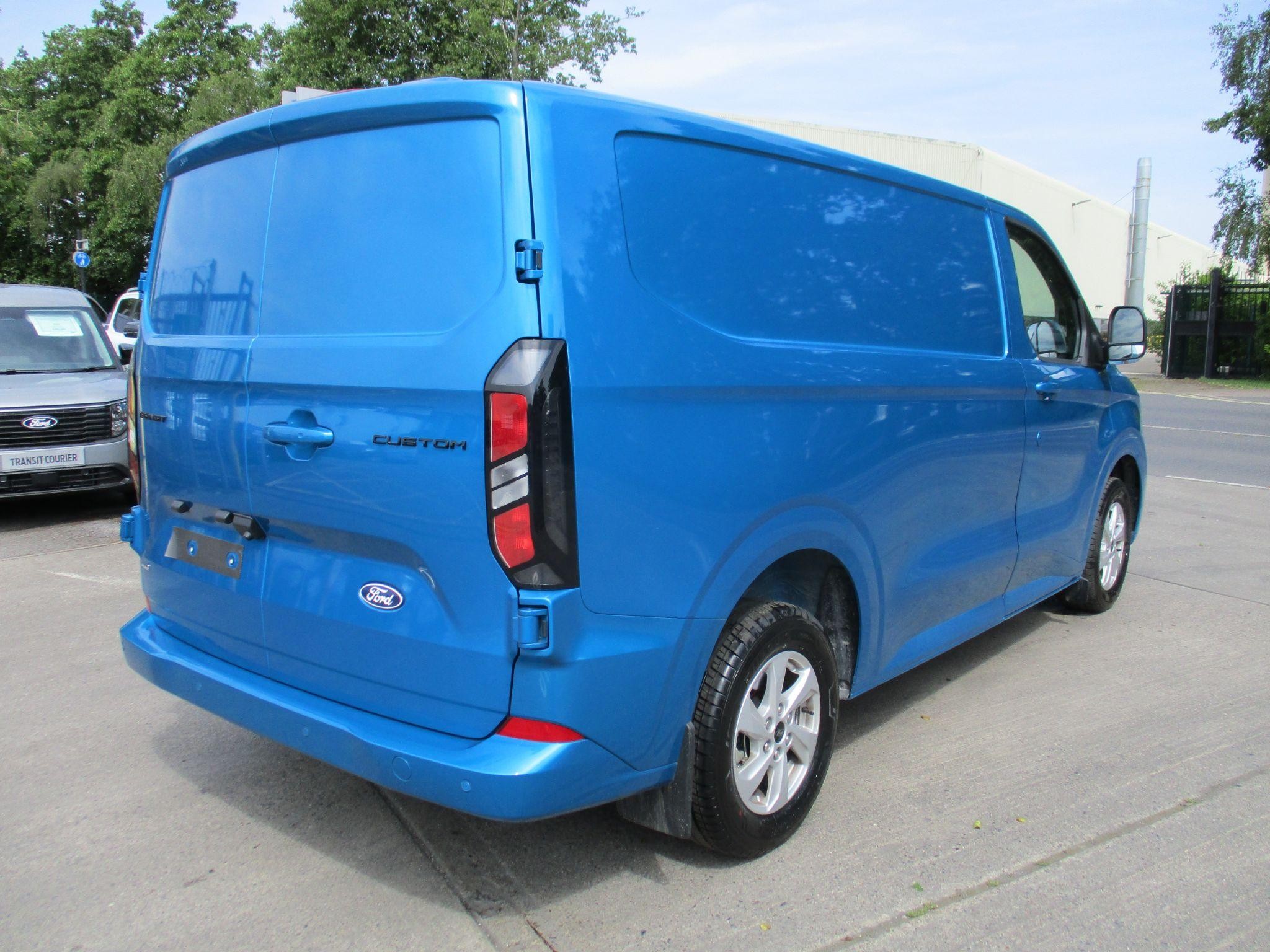 Ford Transit Custom Image 3