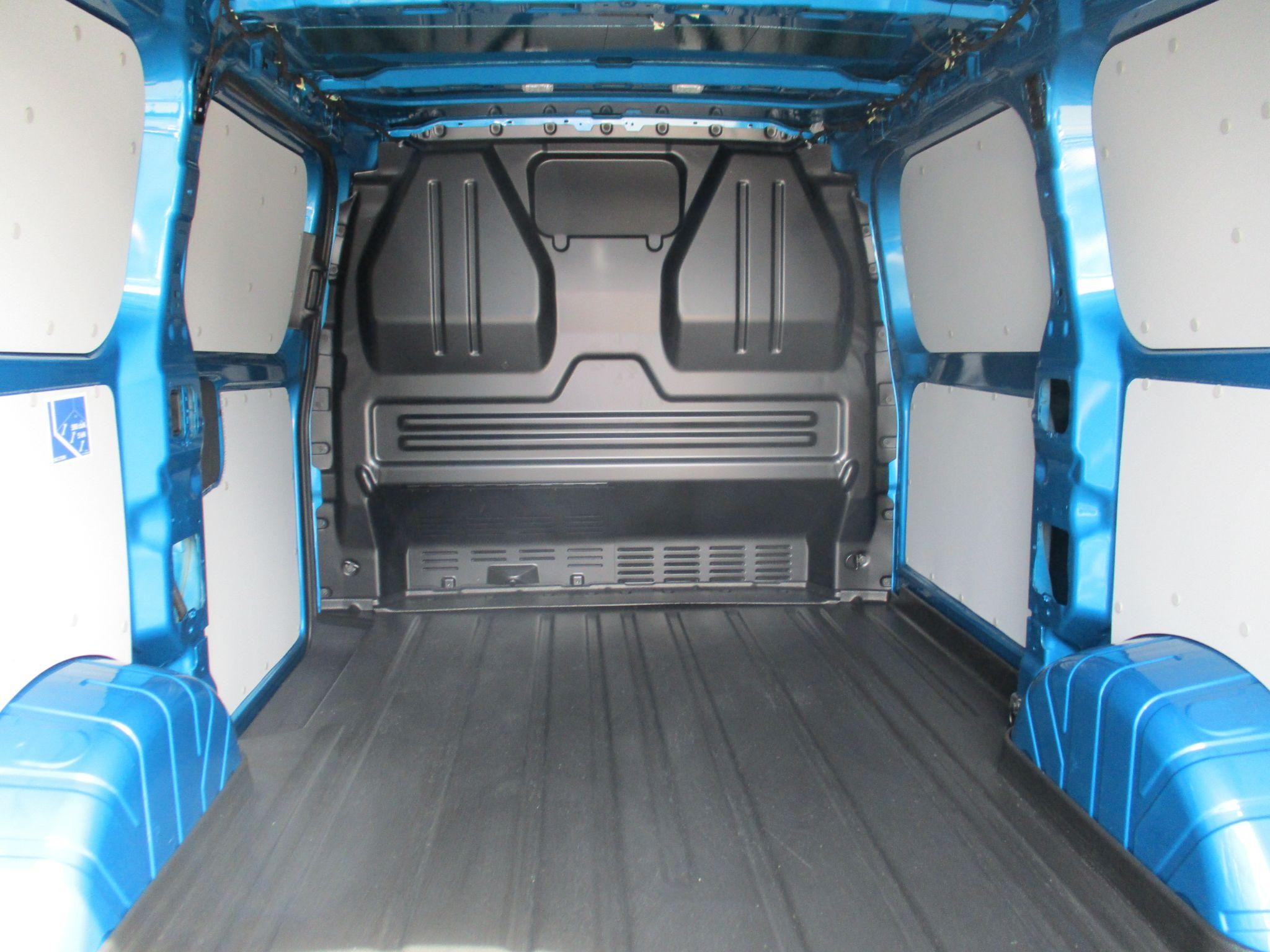 Ford Transit Custom Image 15