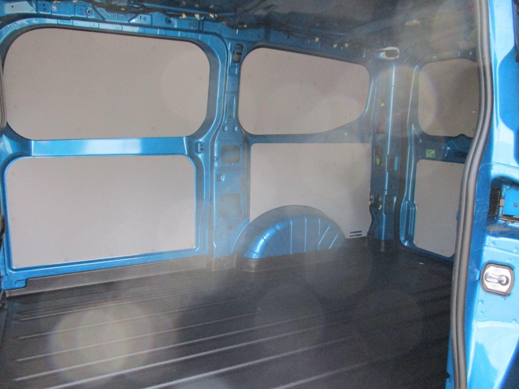 Ford Transit Custom Image 16