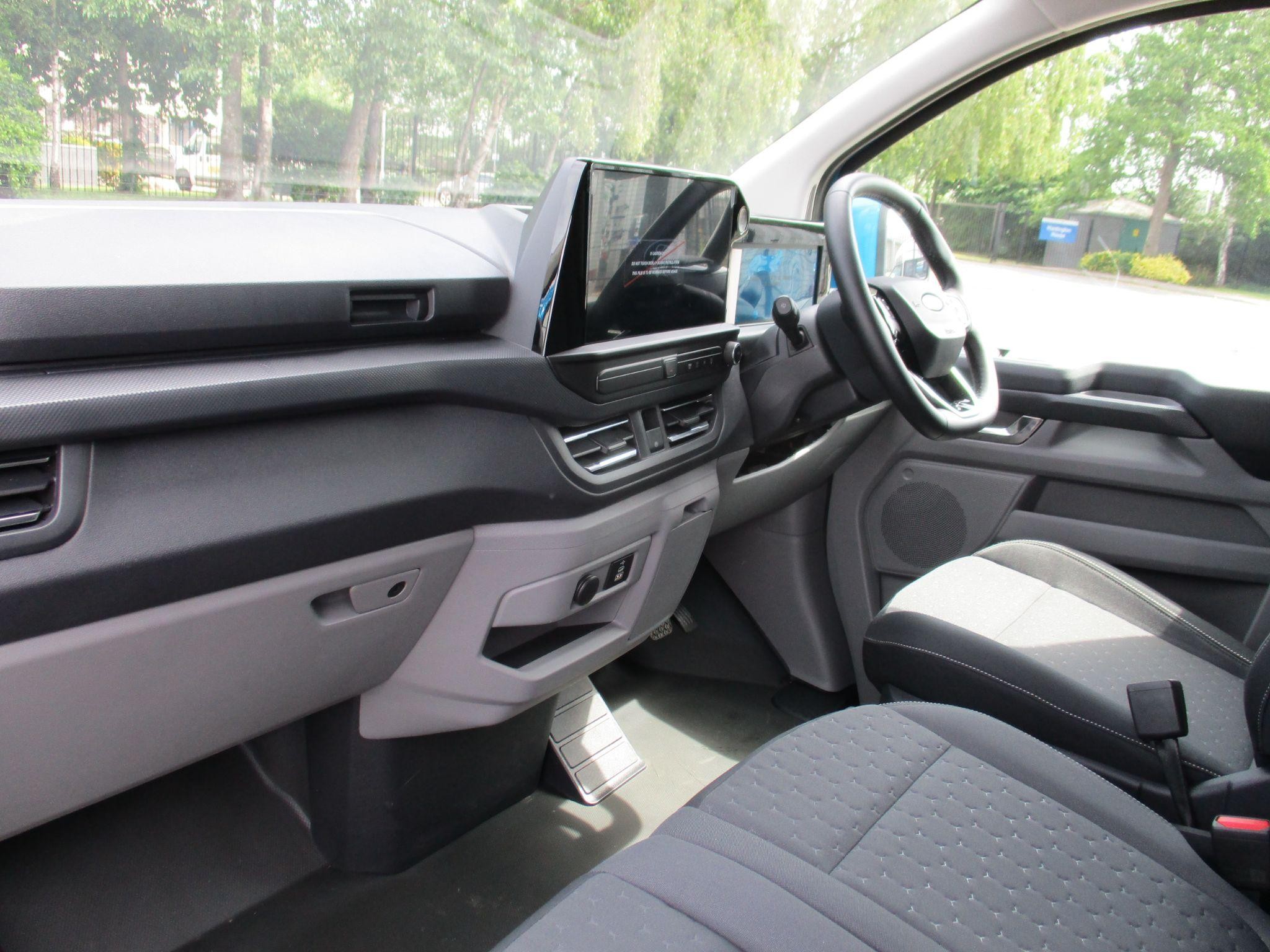 Ford Transit Custom Image 17