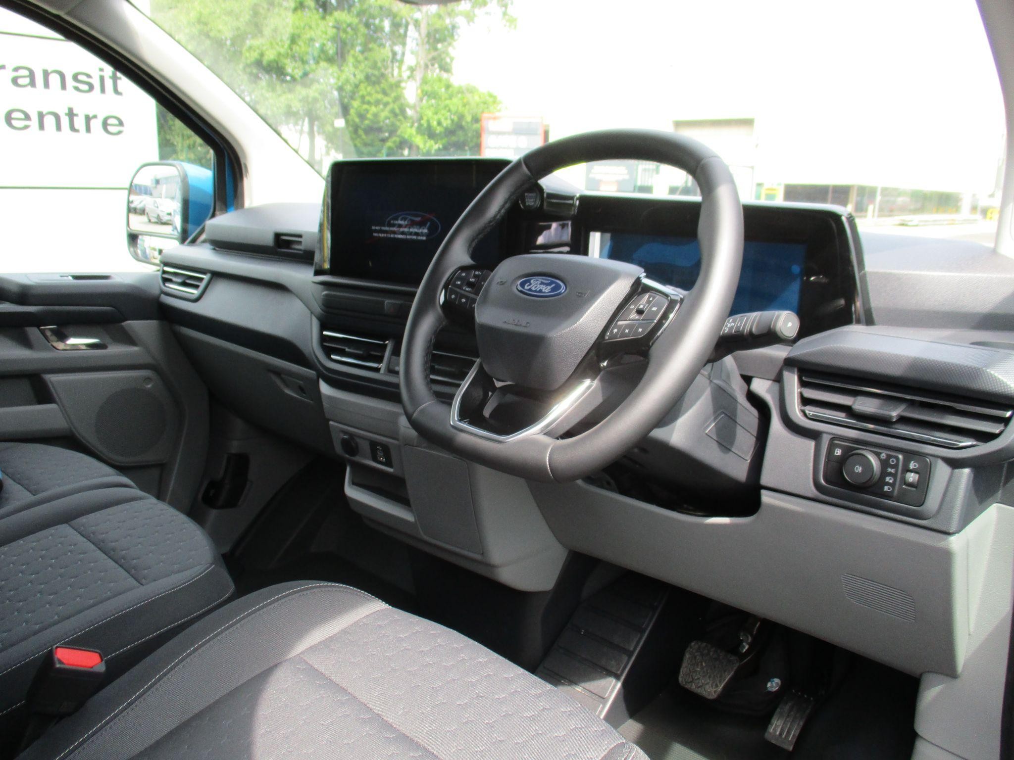 Ford Transit Custom Image 18