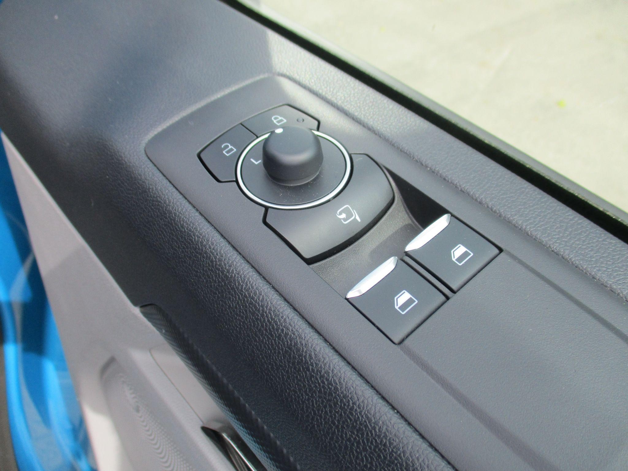 Ford Transit Custom Image 19