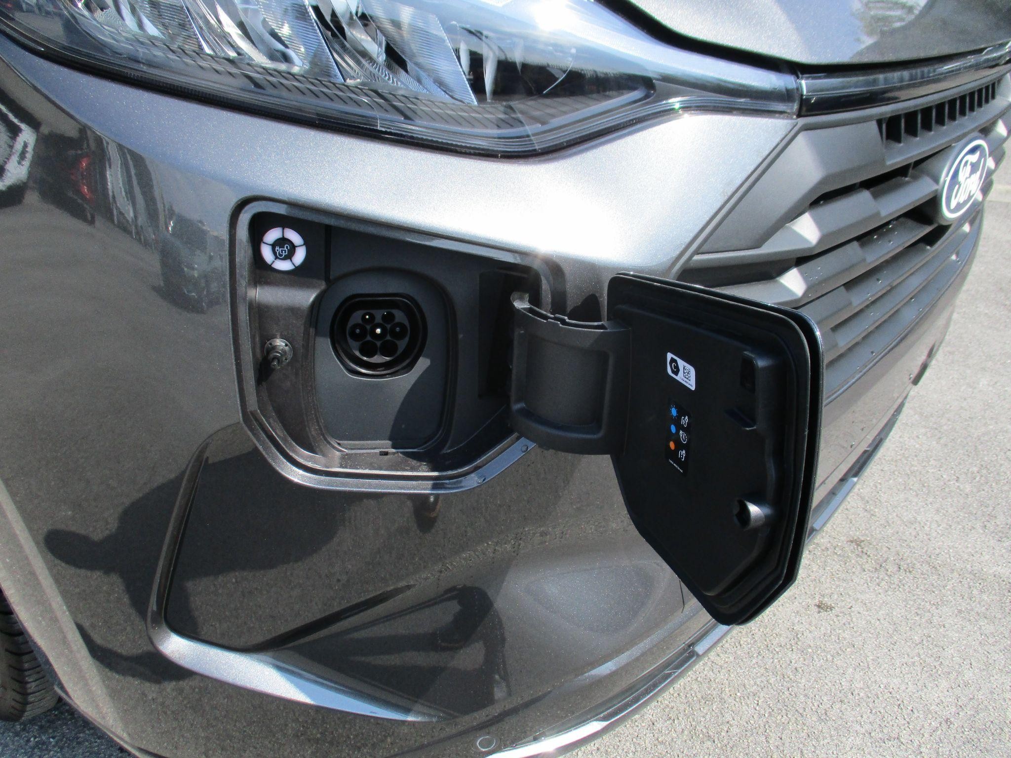 Ford Transit Custom Image 10