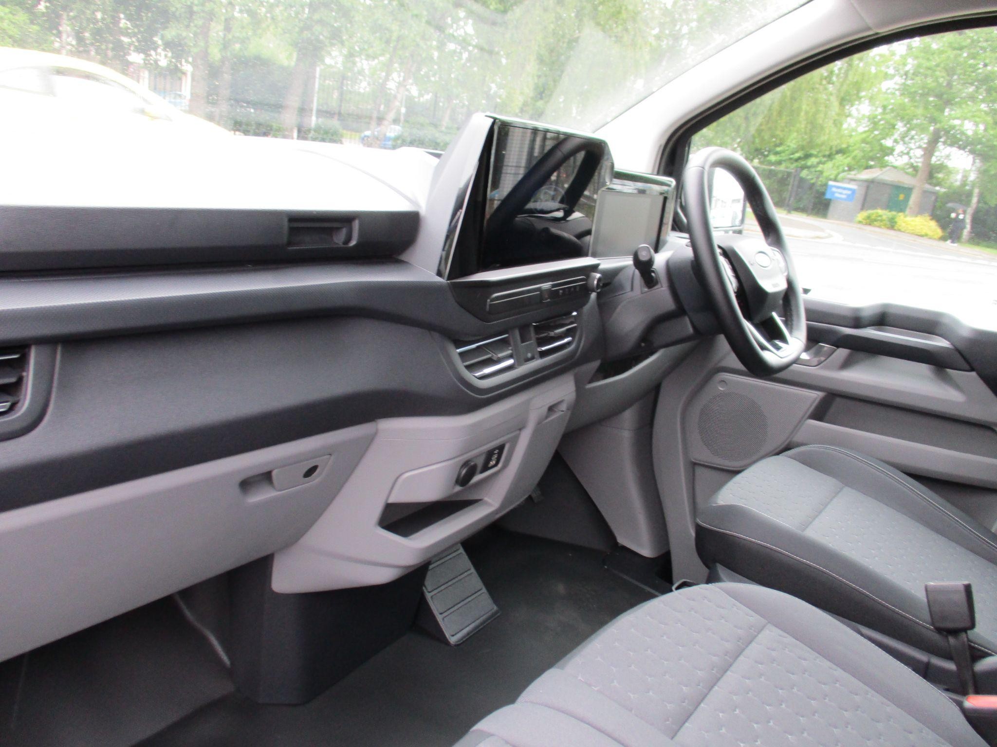 Ford Transit Custom Image 17